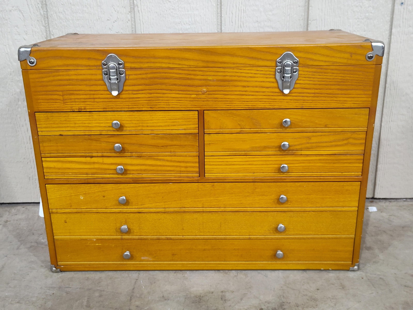 Pretty Clean 9drw Machinist Chest: Nice clean felt bottoms in drawers. 24in long 11in wide 17.5in tall.