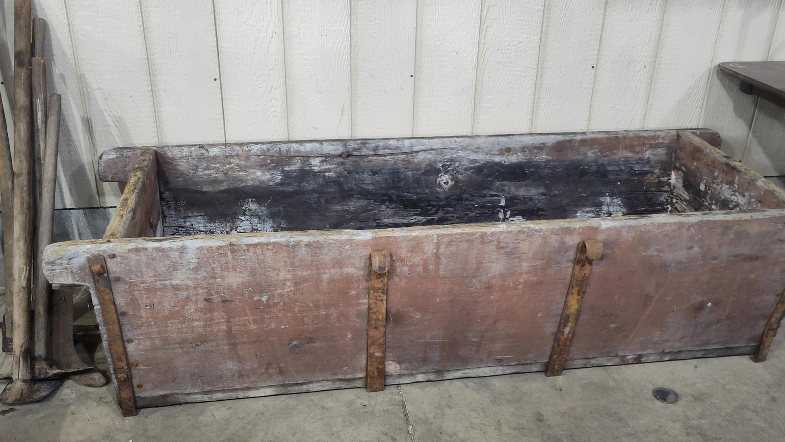 Large primitive scalding trough - 4
