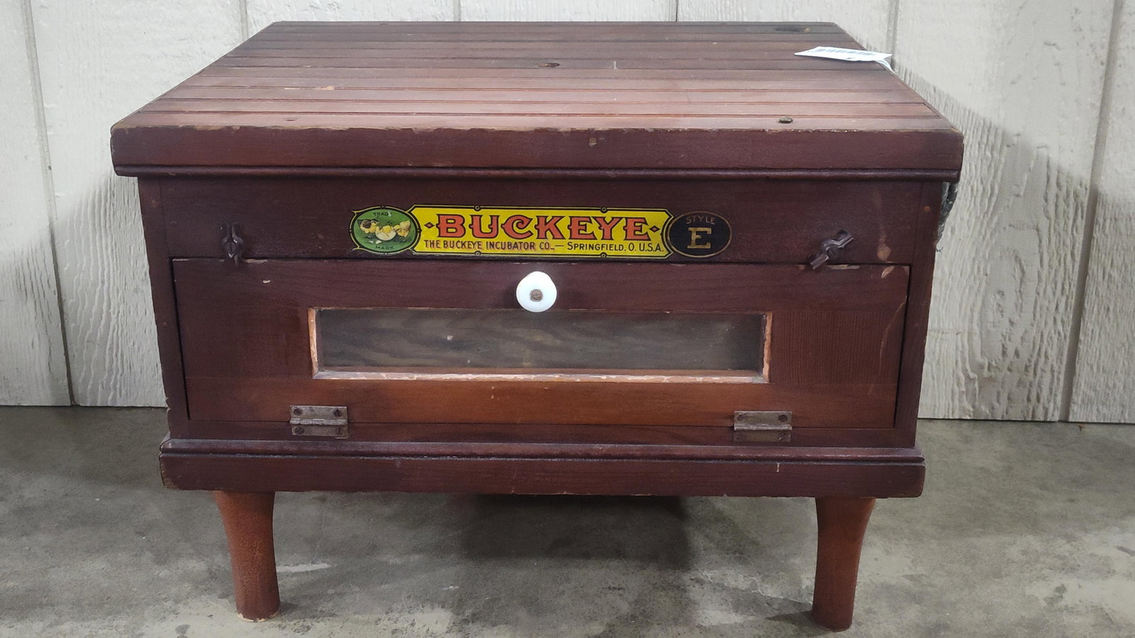 Small Buckeye Incubator: Appears to be with original surface and decal. Nice handy size! Would make a nice end table. 21in wide 17in deep 15.75in tall.