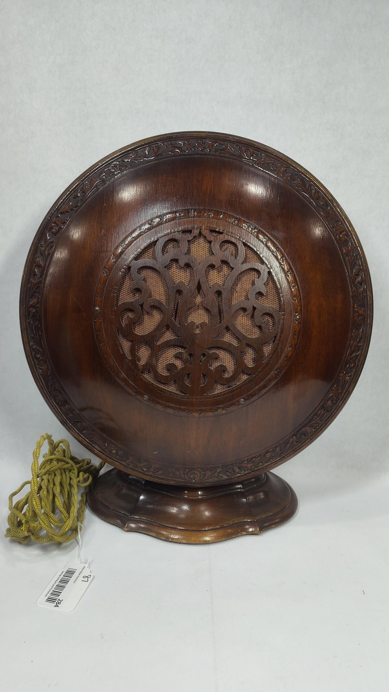 1920s Trimm Concert Model Wood Cased Speaker: These speakers were popular in the mid-to-late 1920s during the rise of home radio broadcasting.?Shows some finish wear along edges but overall is in good solid condition! 18in diameter.