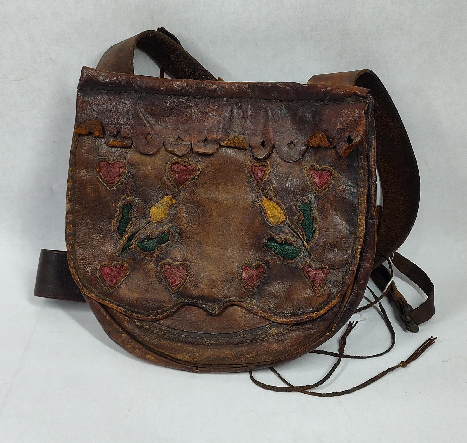 Early Floral Tooled Leather Hunting/Saddle Pouch/Bag: Shows minimal wear, overall in good condition! Bag is approximately 9in x 9in.