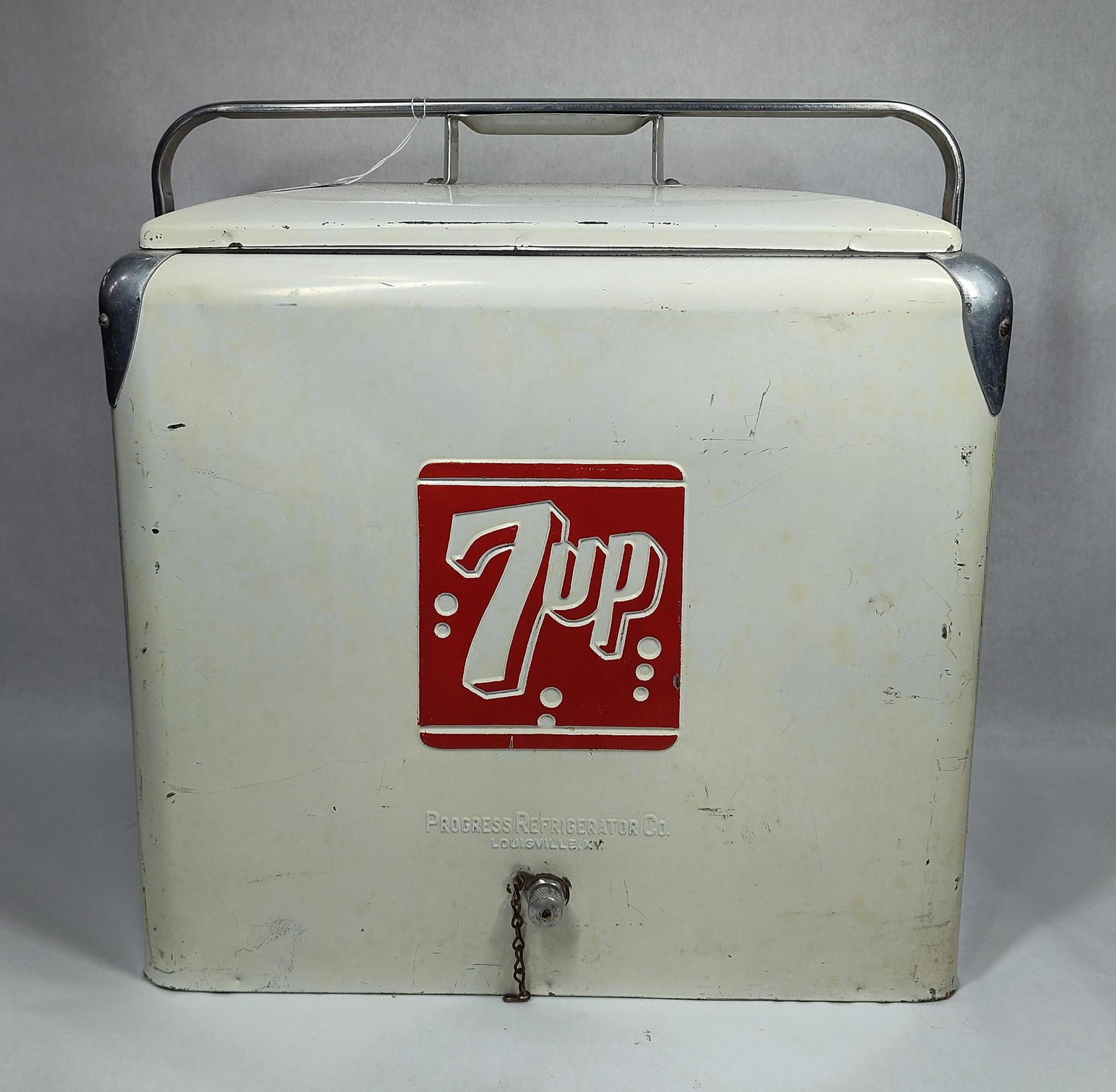 Progress Refrigerator Co 7up Cooler: Shows minor scuffing and scratches but overall in great clean condition! No interior tray. 17.5in long 12.5in wide 17in tall.