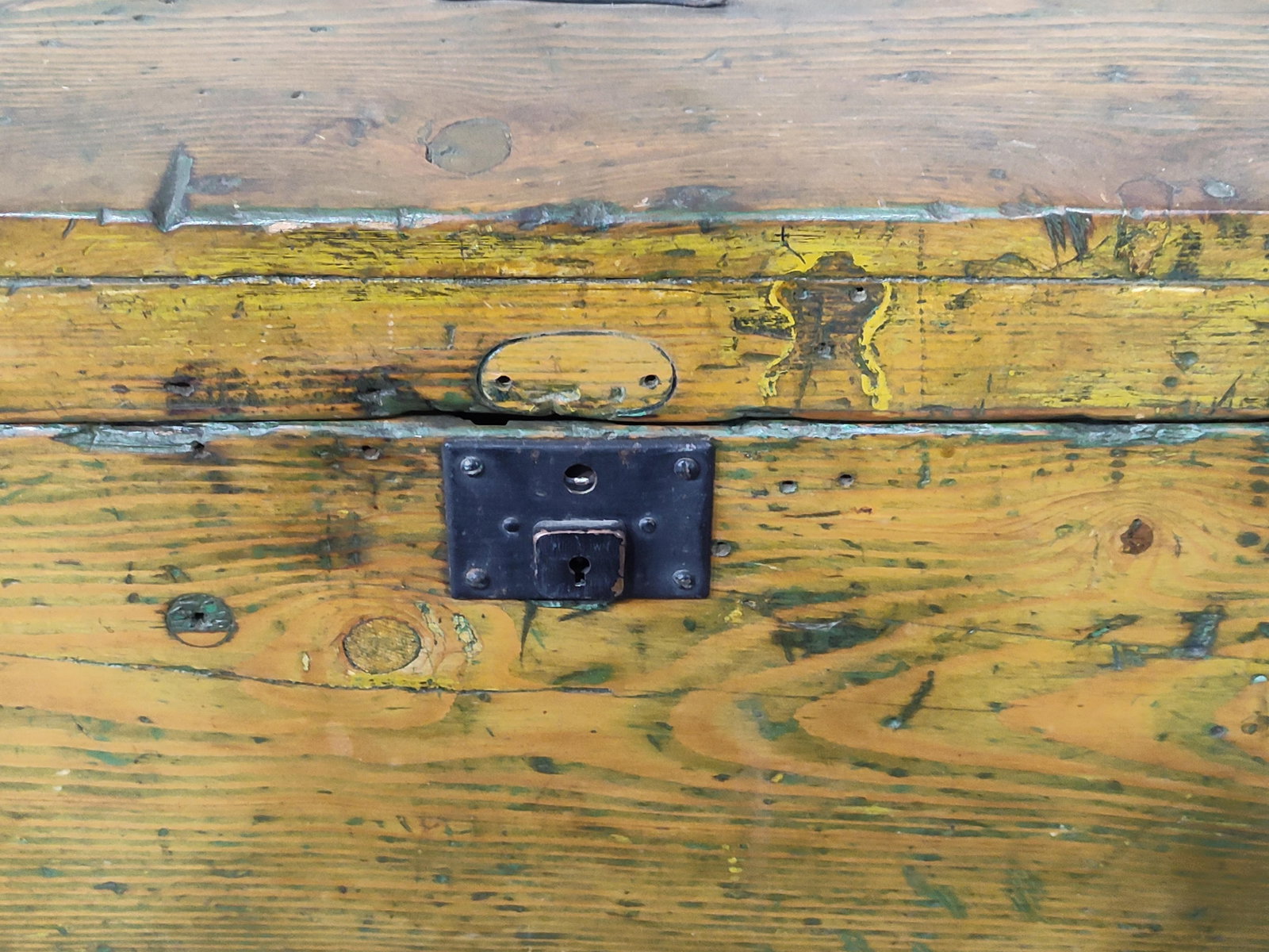 Early Dovetailed Mustard Trunk - 5