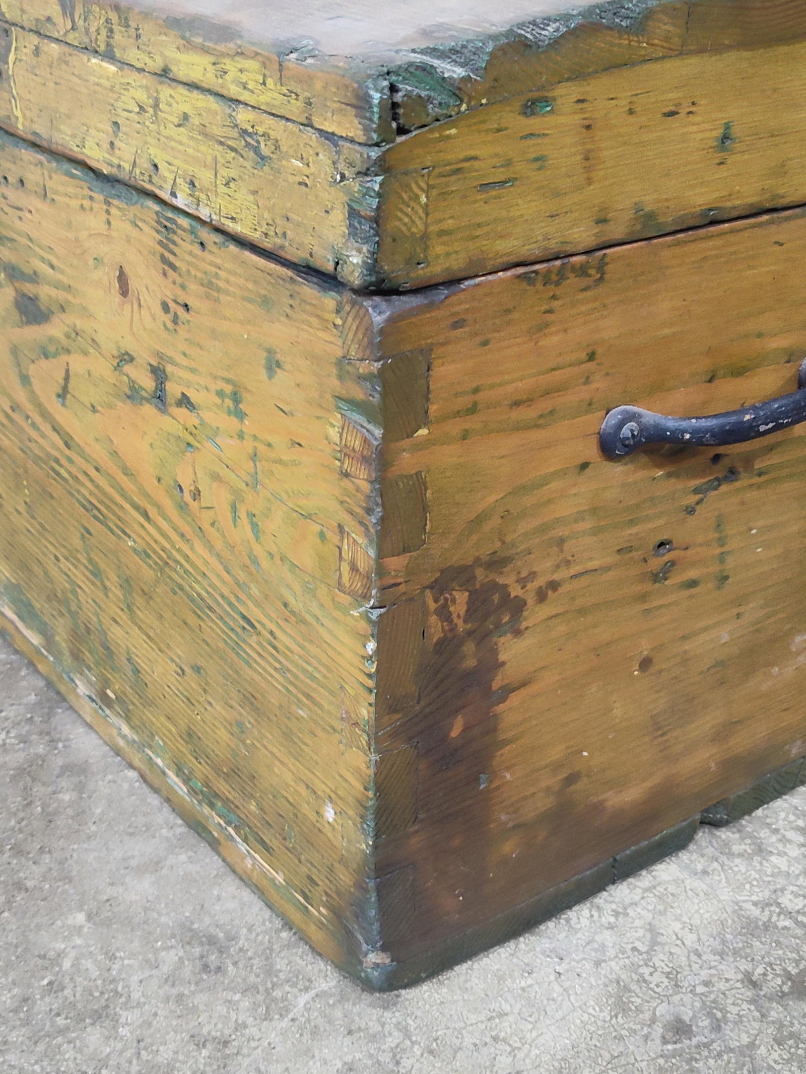 Early Dovetailed Mustard Trunk - 7