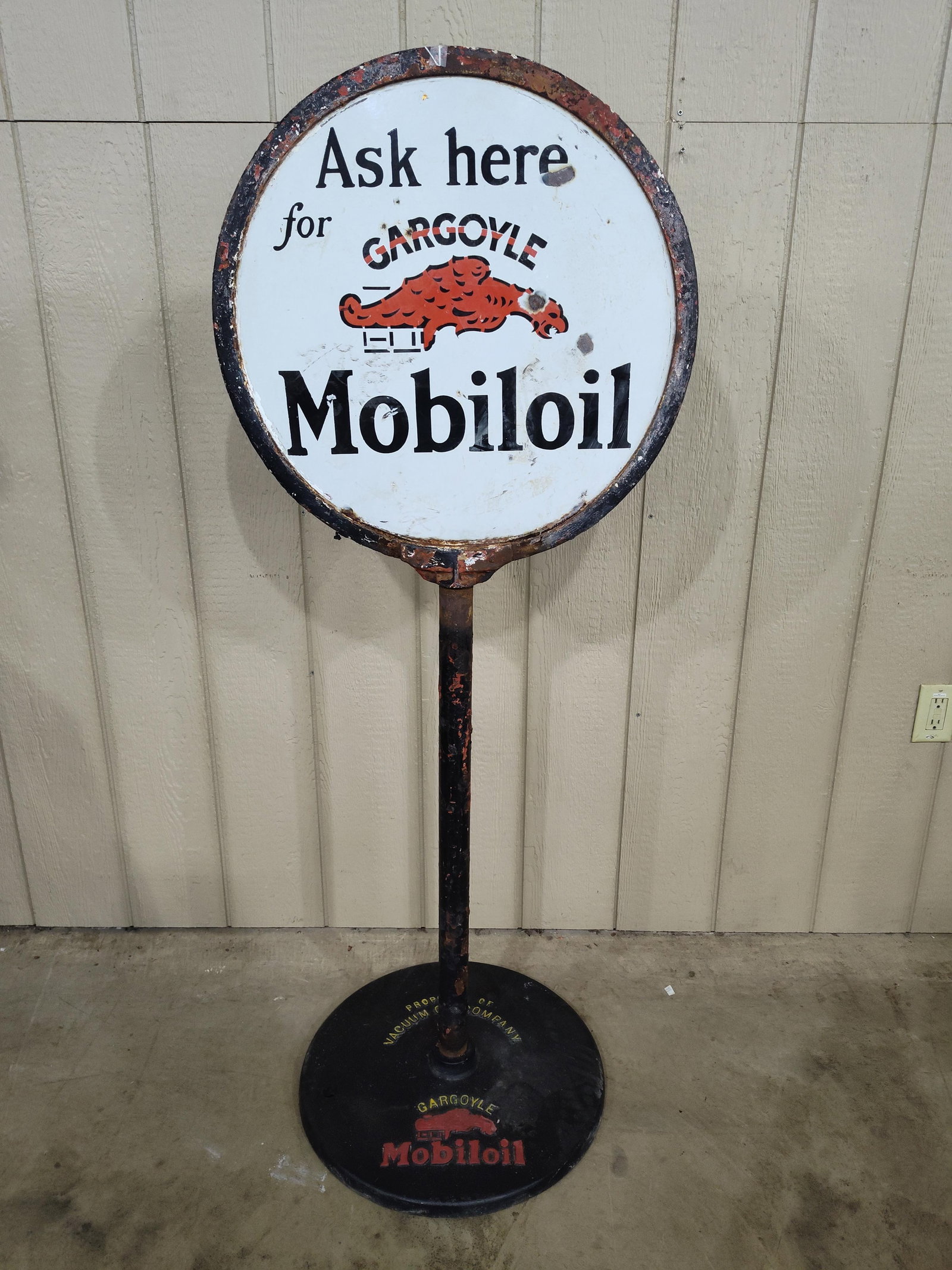 DSP Gargoyle Mobiloil Lollipop Curb sign: 2-sided porcelain sign with stand. Appears sign was covered in paint. One side shows heavy buffing marks, other side will present well. With restored Gargoyle Mobiloil base. Sign is 22in diameter