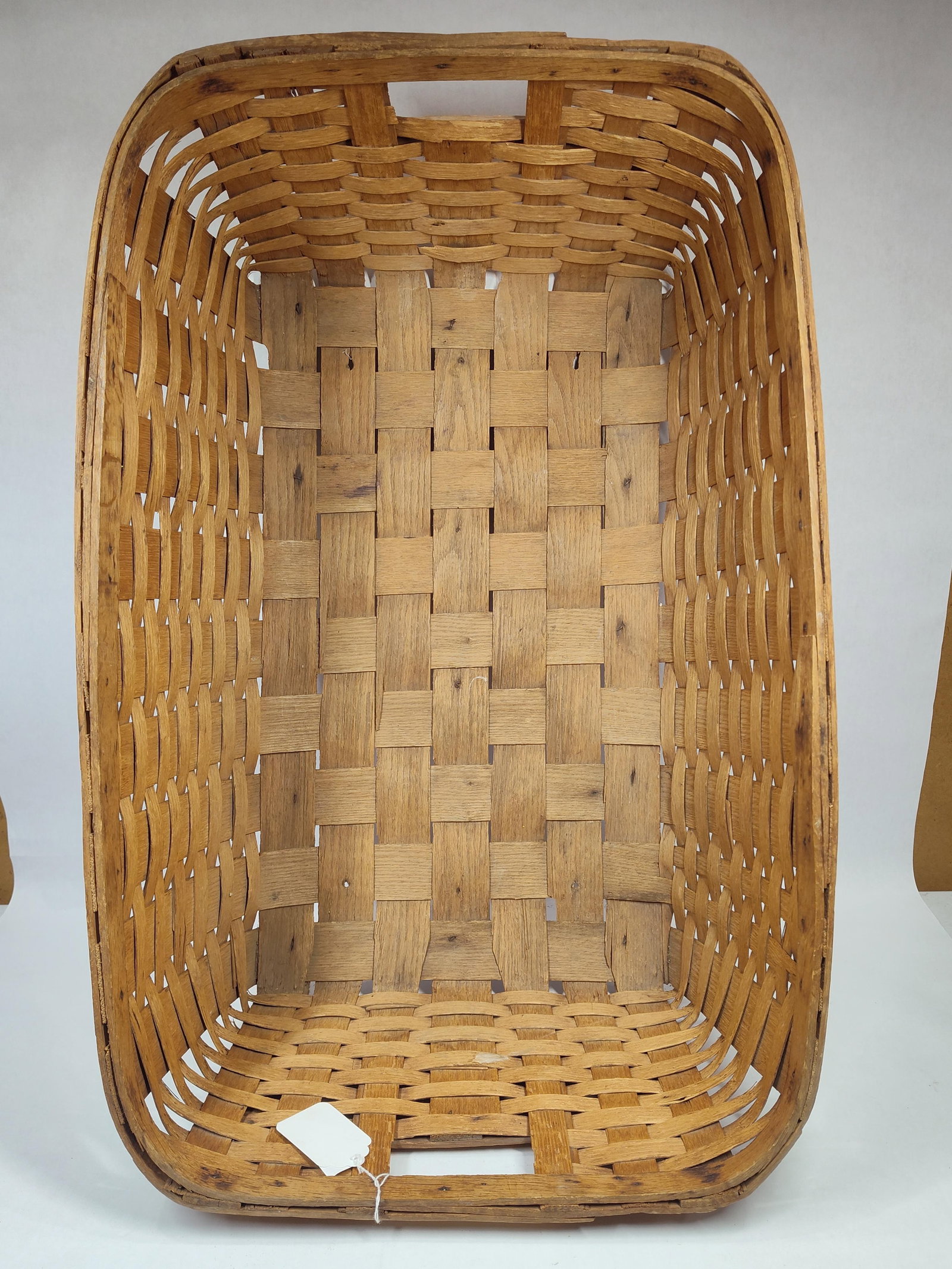 Large primitive gathering basket: In great condition! 29in long 19in wide 10in tall.