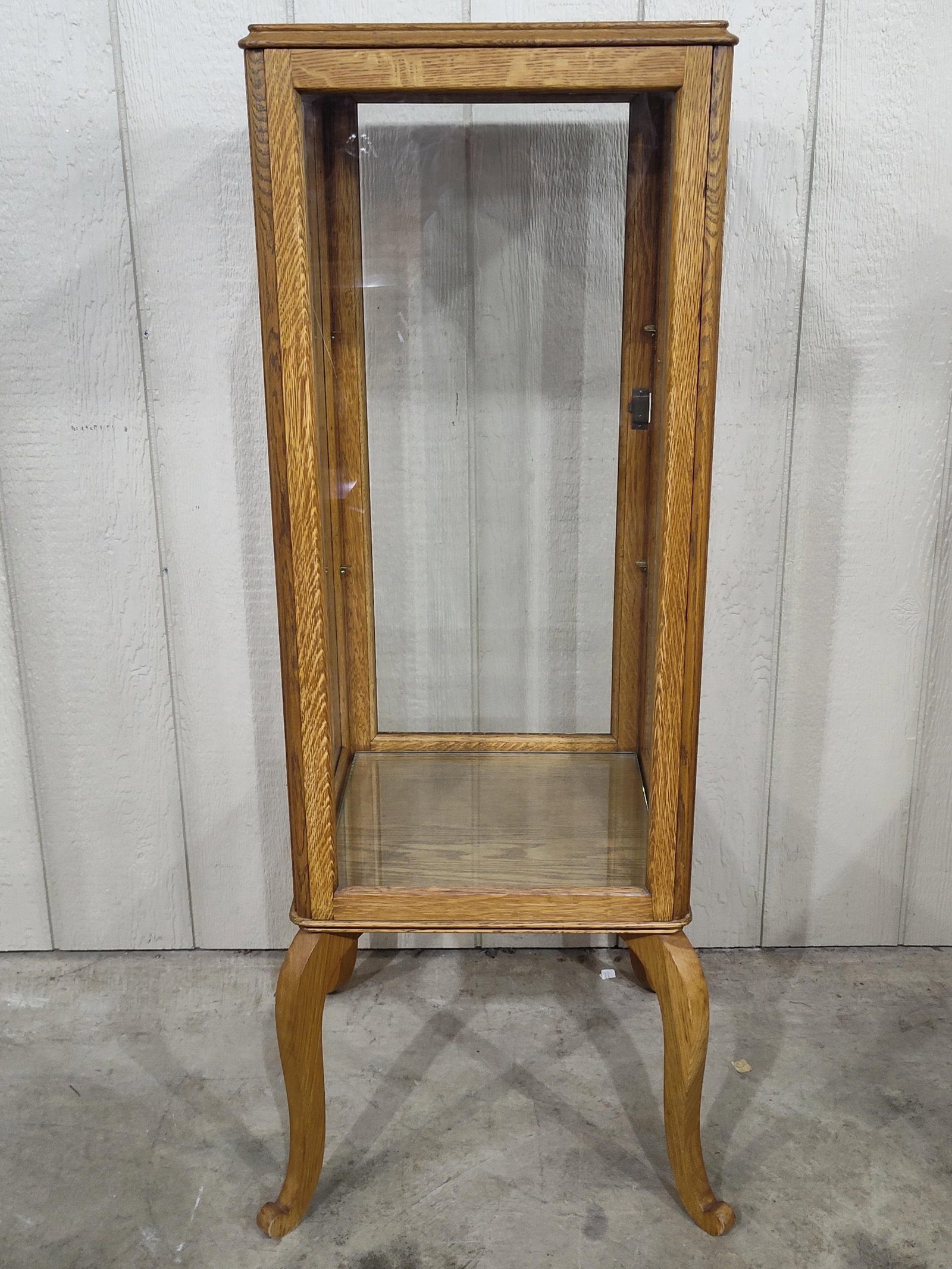 Queen Anne Style Quartersawn Oak Vitrine/Curio (1 of 8)