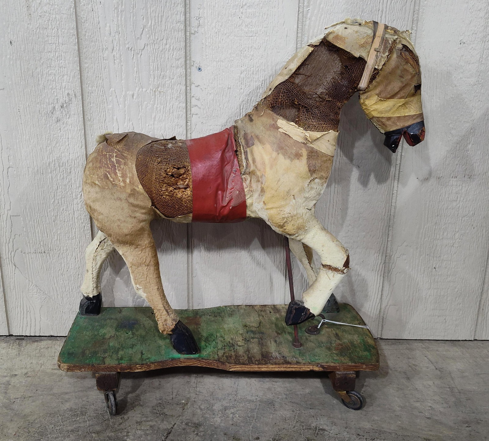 Early Primitive Horse Pull Toy (1 of 5)