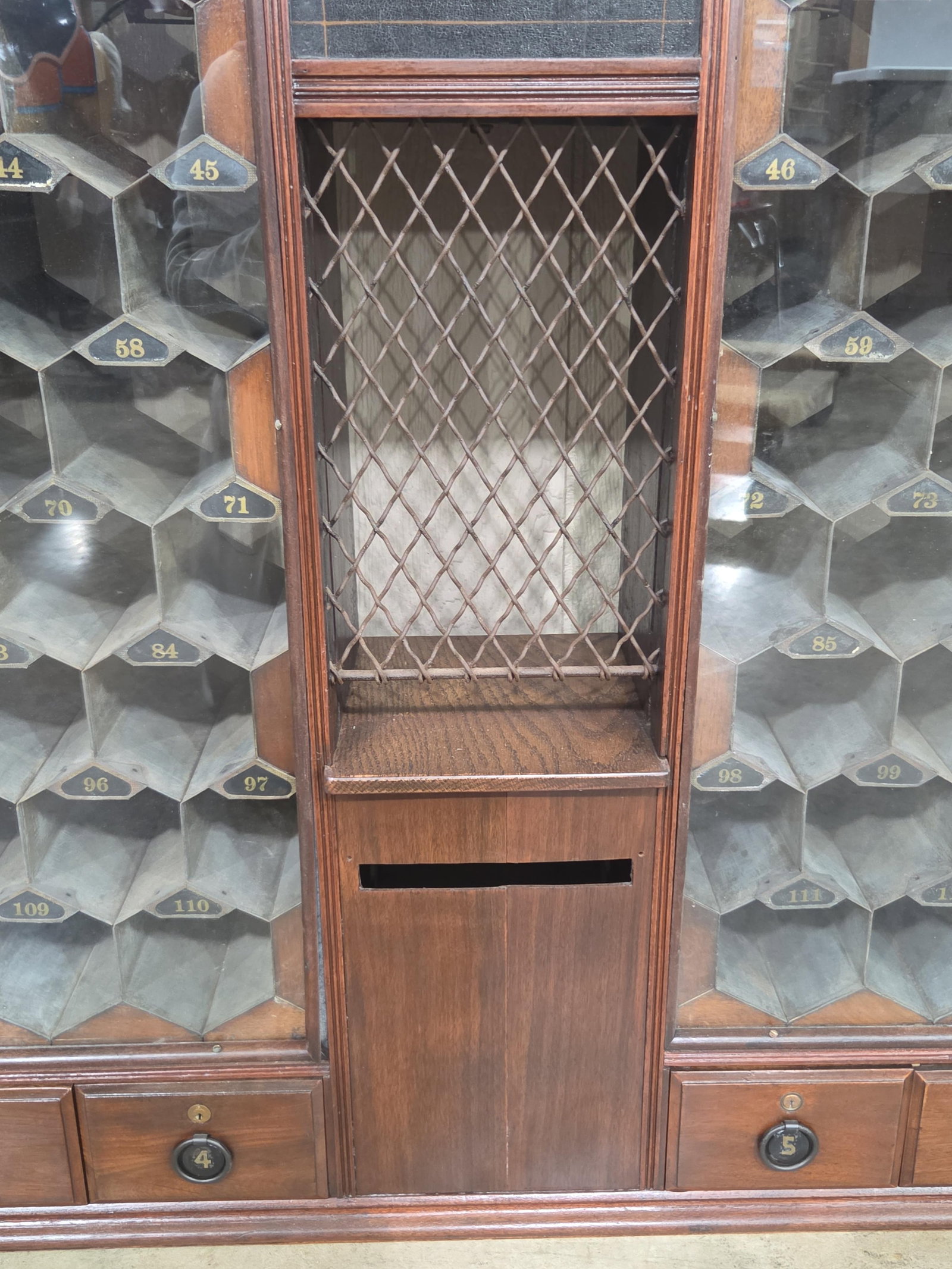 Outstanding Mail Delivery Postal Cabinet - 3