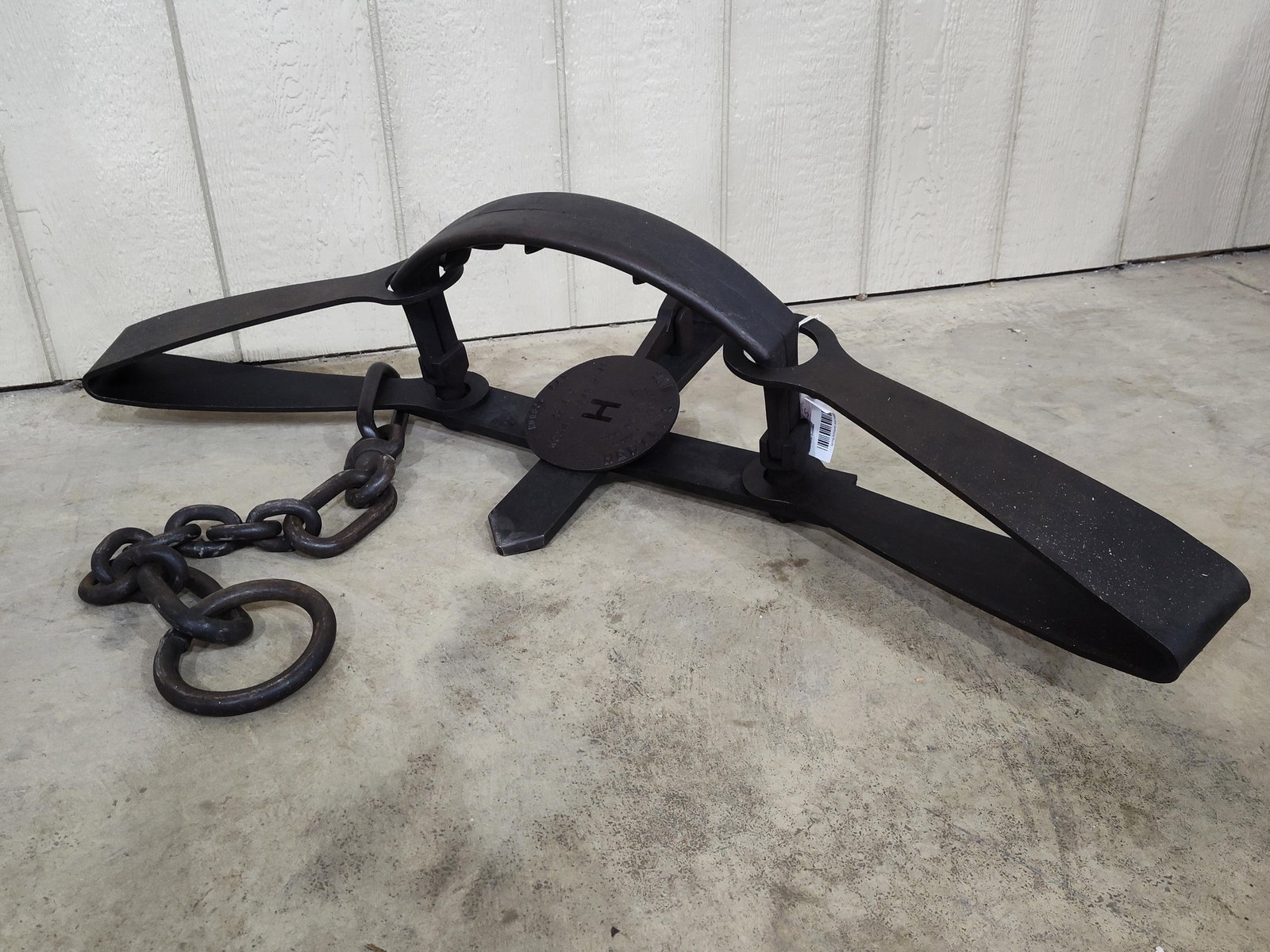 Excellent Herter's Hudson Bay 41 A X Kodiak Bear Trap: Outstanding Large grizzly bear trap in excellent condition!! Won't find them much better!! Jaw is 15in wide overall is approximately 43in long.