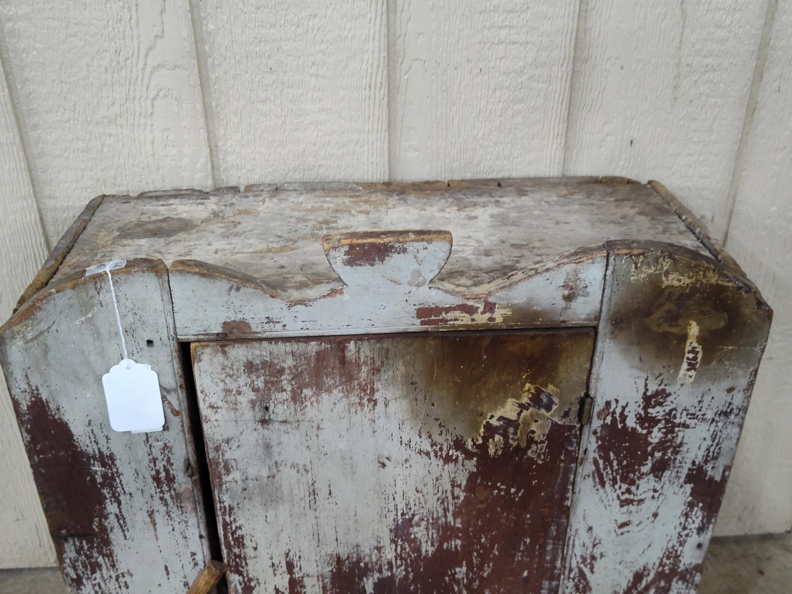 Primitive painted Hanging Cabinet - 2