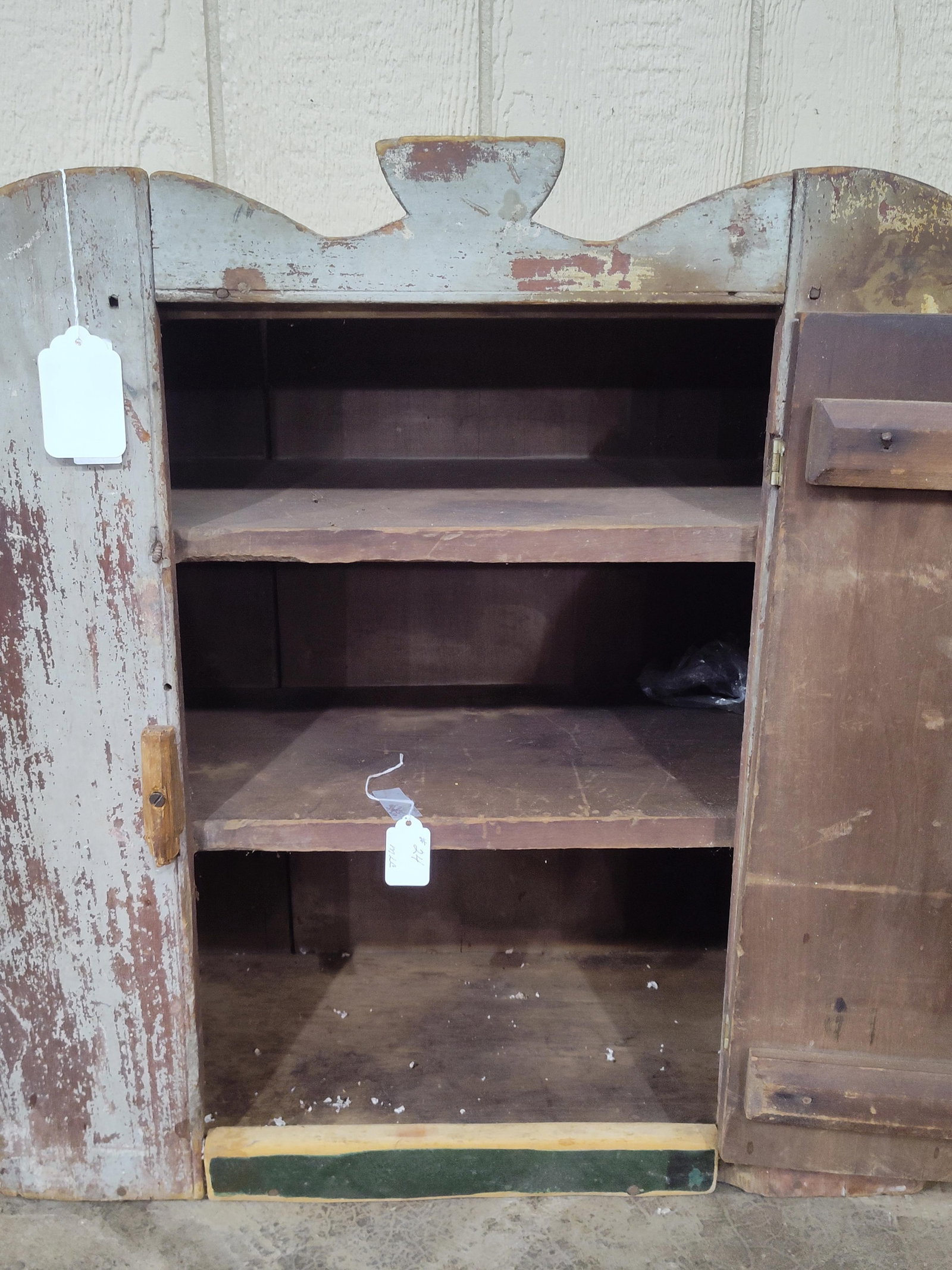 Primitive painted Hanging Cabinet - 3