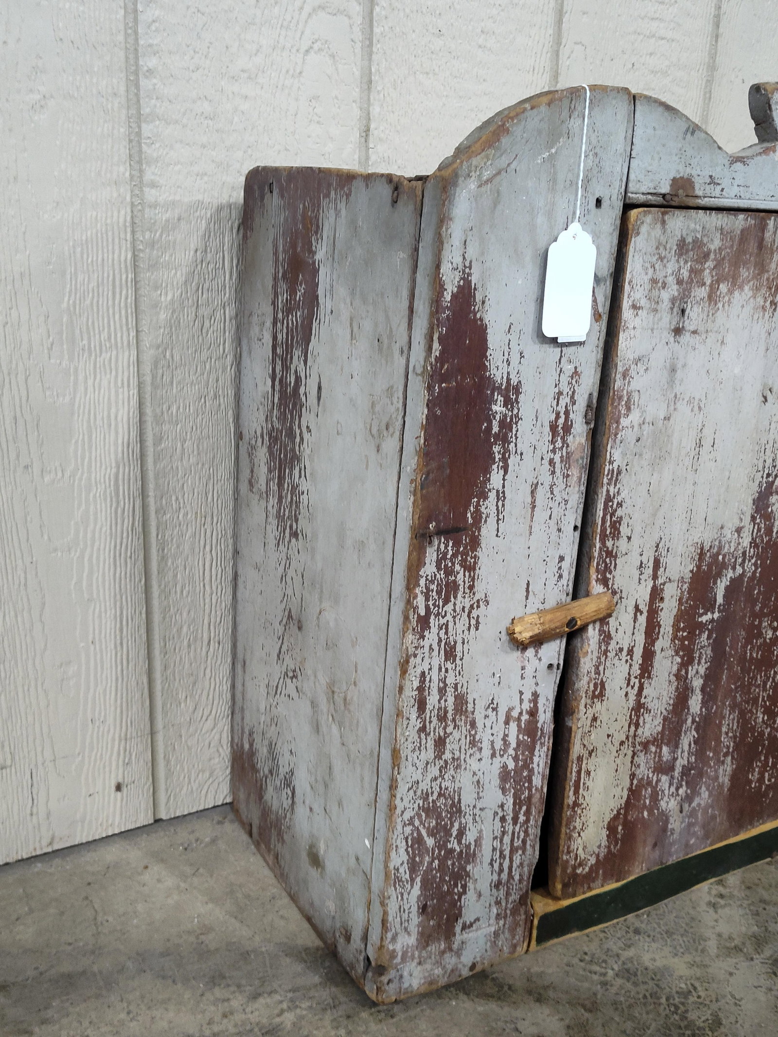 Primitive painted Hanging Cabinet - 4