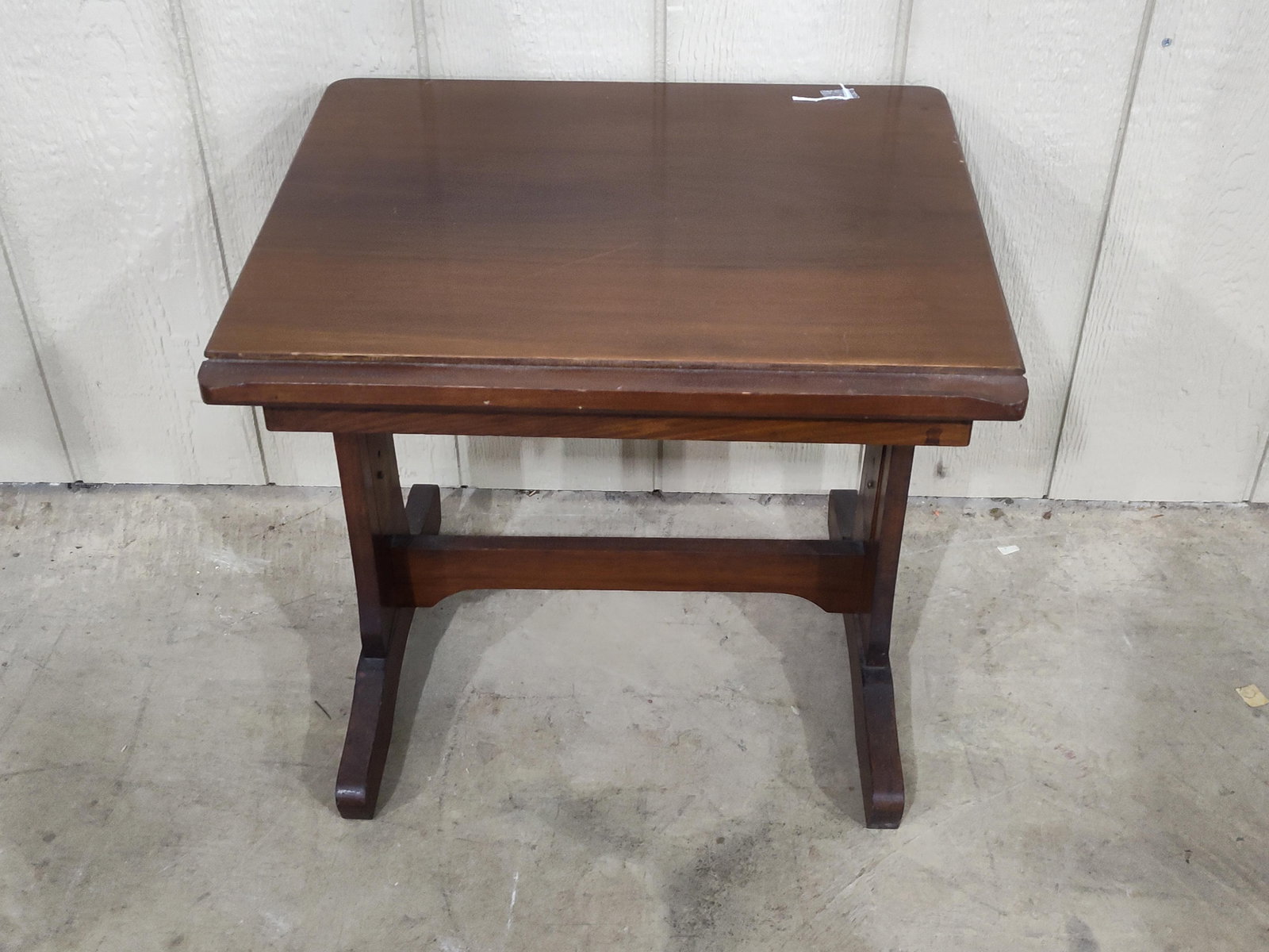 Neat Early Childs Adjustable Writing Table (1 of 7)