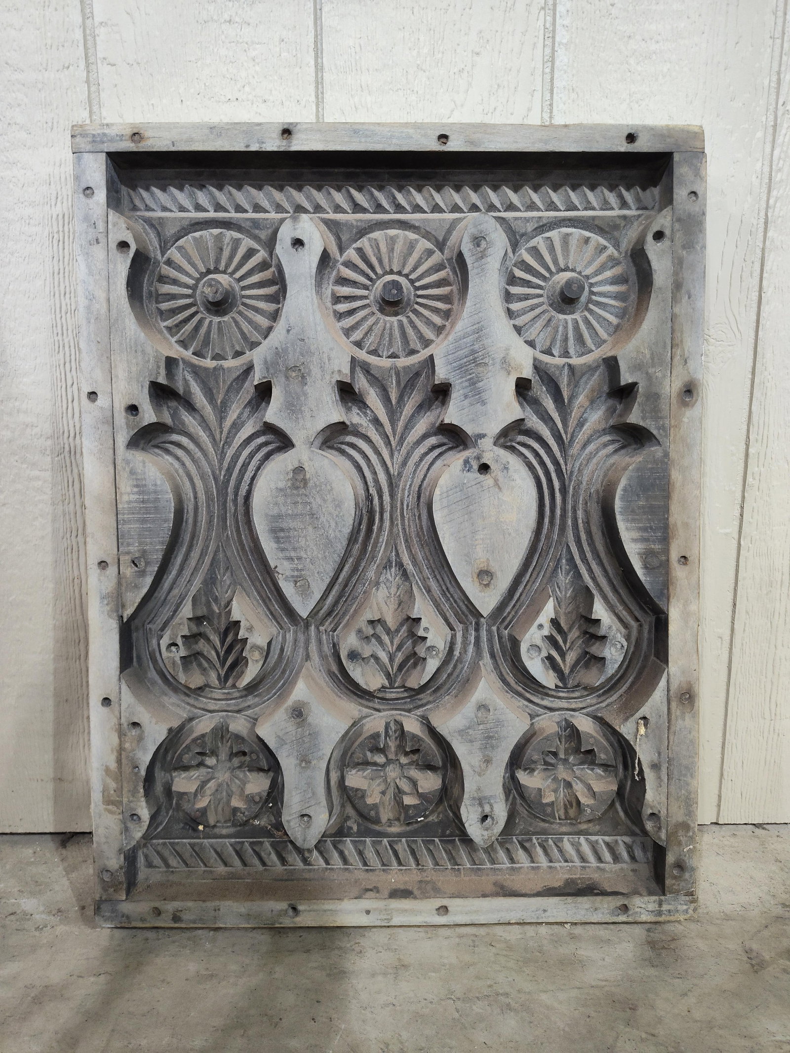 Mid Century Floral Carved Mold/Wall Art: With wall hanging mounts on back. 20in x 27in.