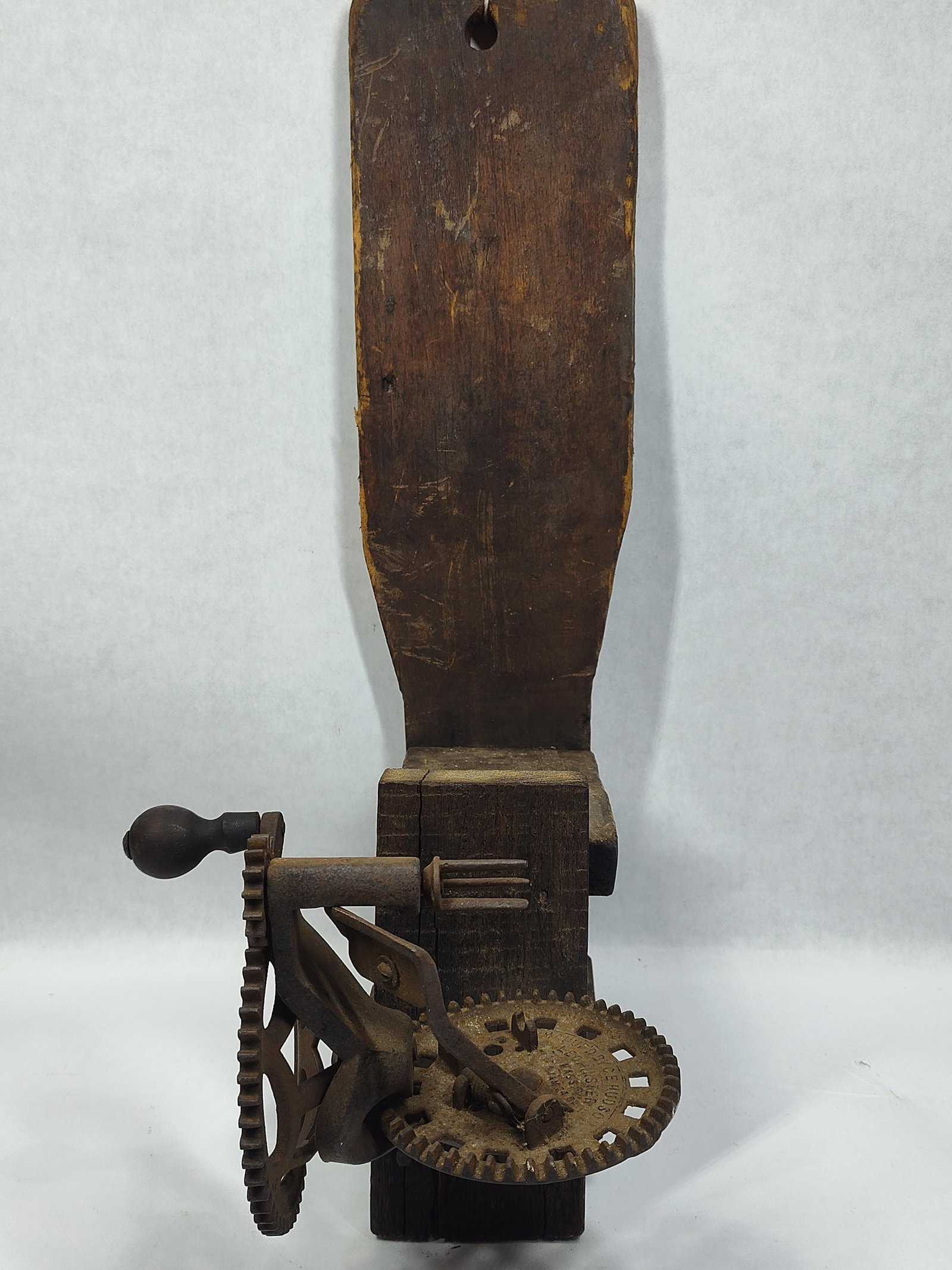 C.E. Hudson Apple Peeler with Primitive Wallhanger (1 of 4)