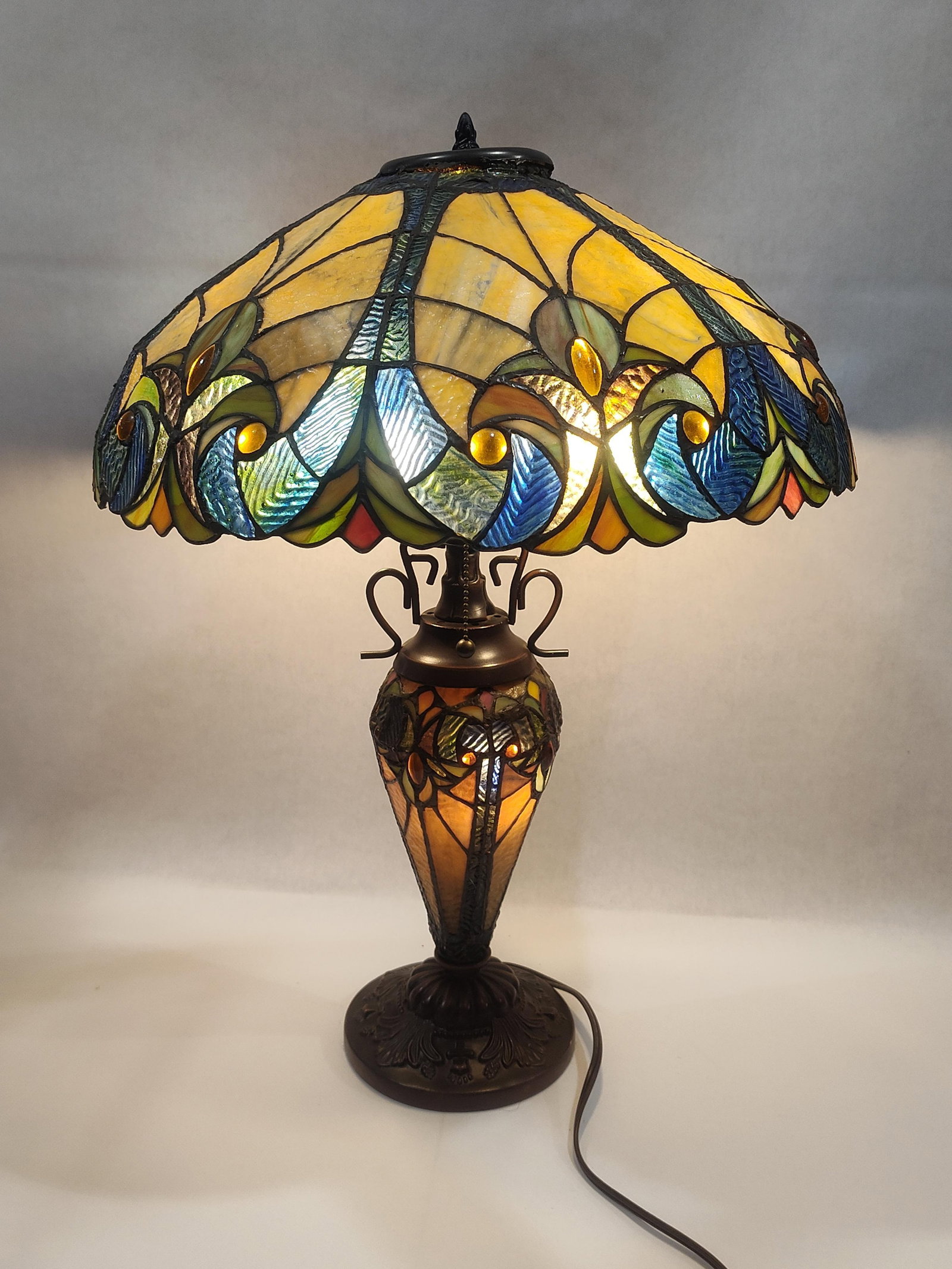Victorian Tiffany Style Stained Glass Lamp (1 of 8)