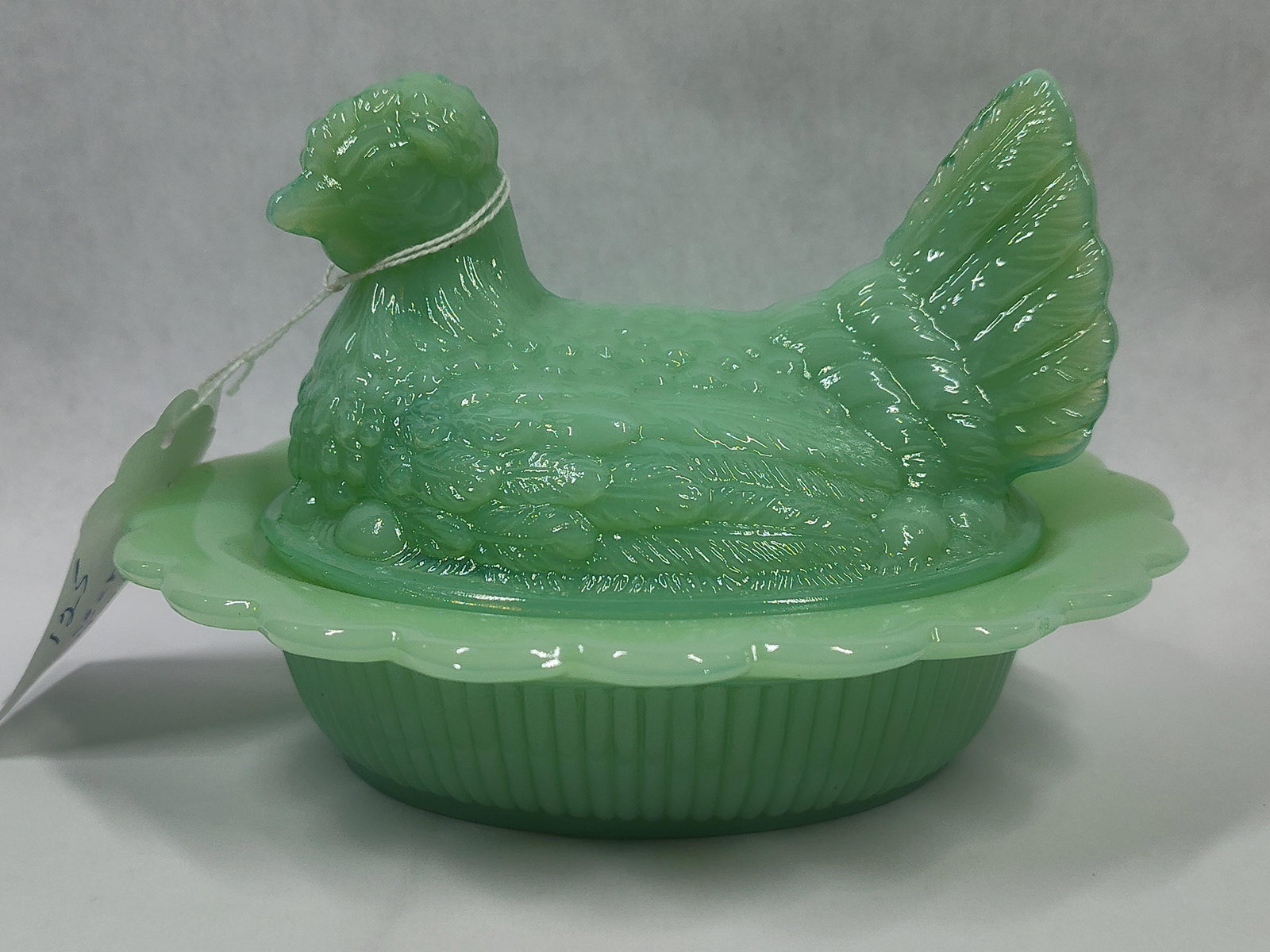 VTG Mosser Glass Jadeite Hen on Nest Covered Dish: Showing no chips, cracks or breaks being full sized measuring 6 in. L