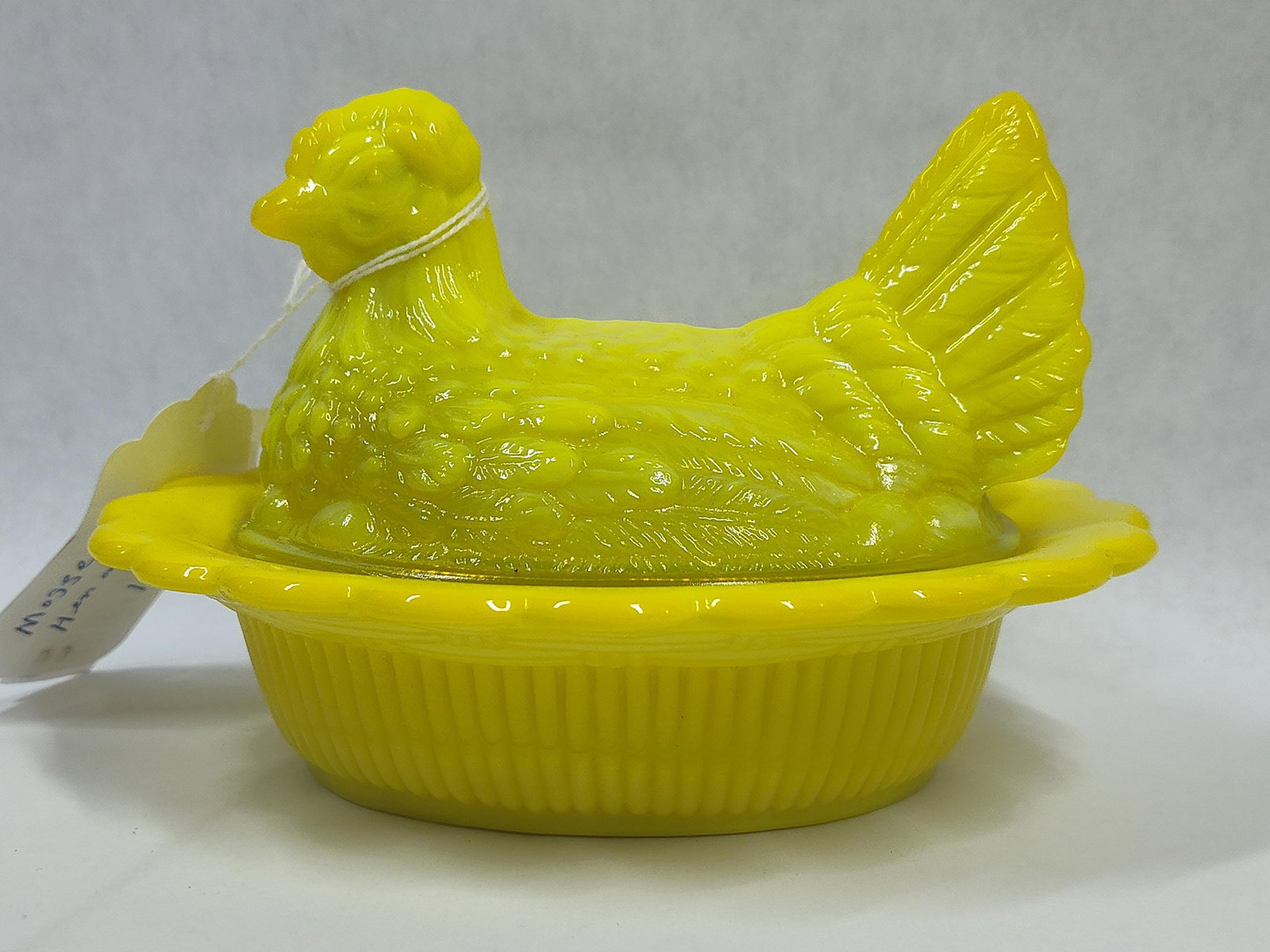 VTG Mosser Glass Dandelion Hen on Nest Covered Dish: Showing no chips, cracks or breaks being full sized measuring 7 in. L