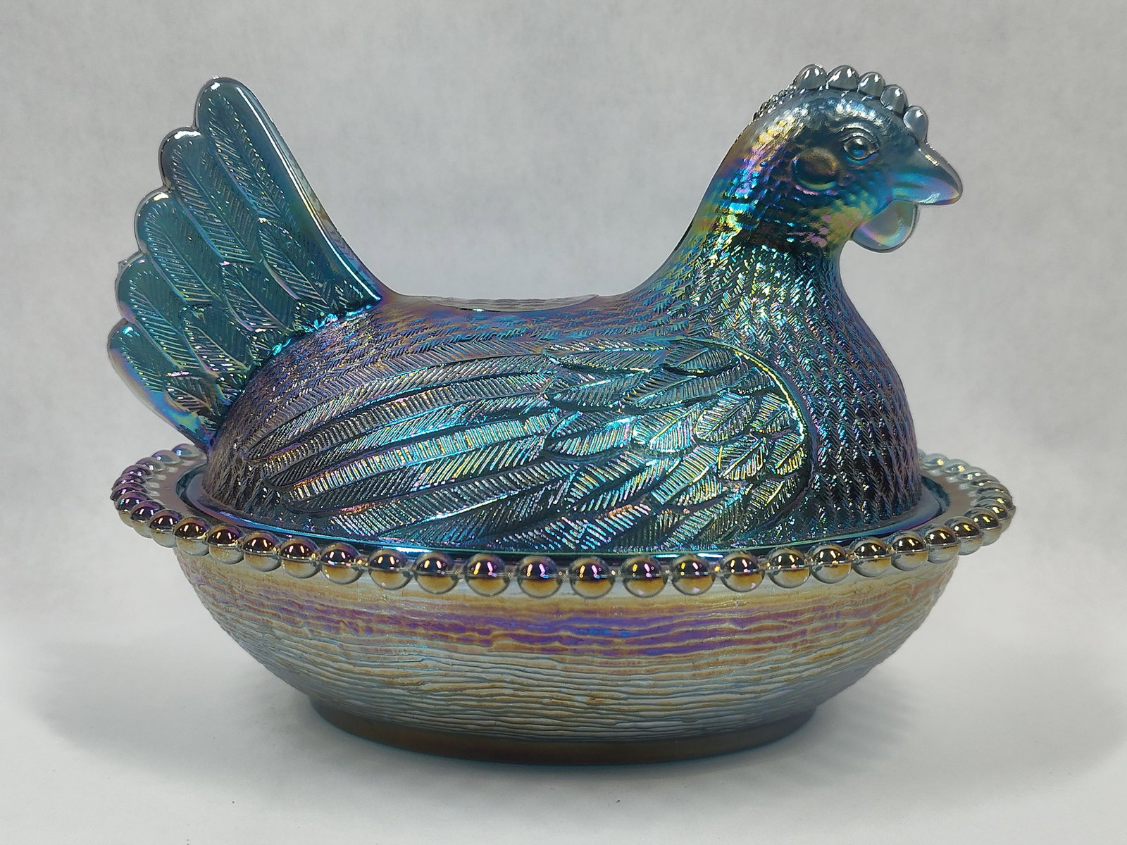 VTG Indiana Glass Iridescent Blue Carnival Hen on Nest Covered Dish: Showing no chips, cracks or breaks being full sized measuring 7 in. L 