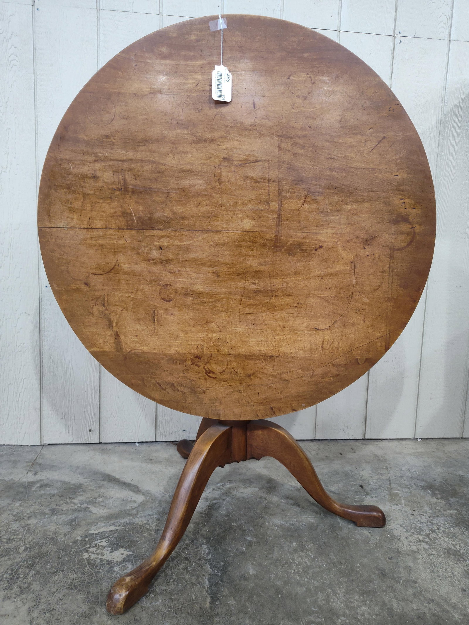 Early American Tilt Top Table (1 of 3)