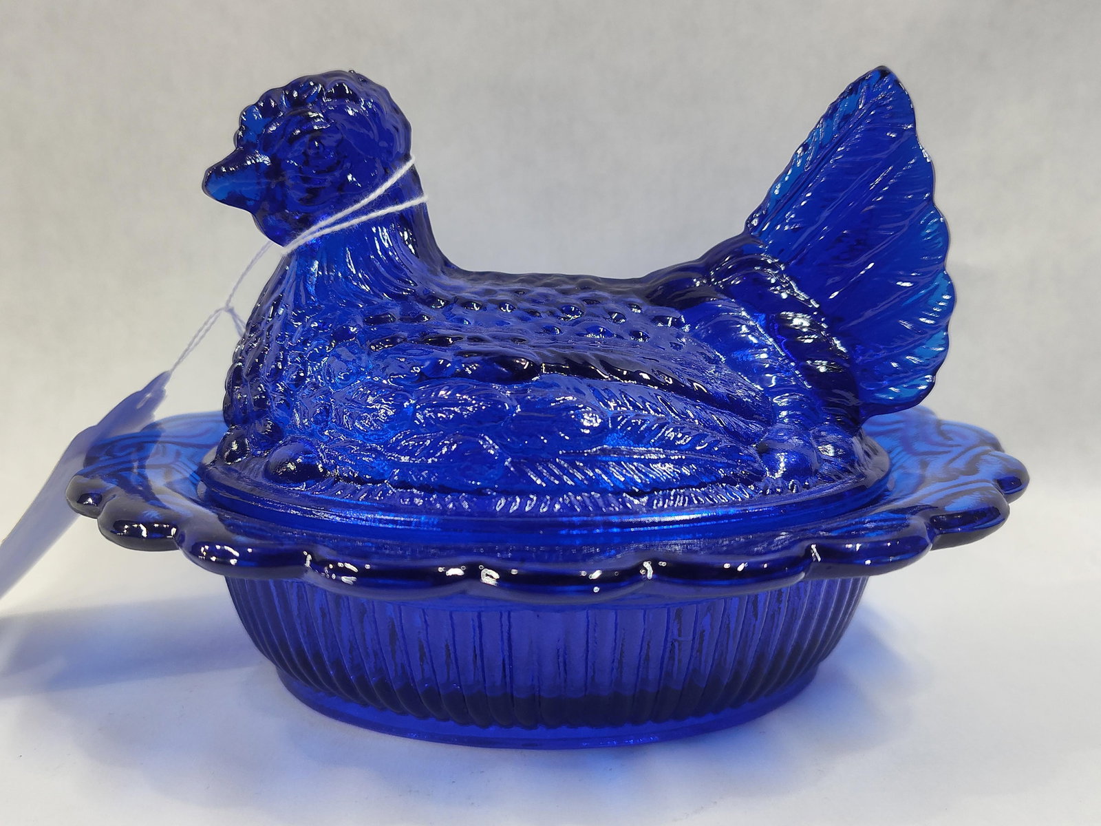 VTG Mosser Cobalt Blue Hen on Nest Covered Dish: Showing no chips, cracks or breaks measuring 6 in L 