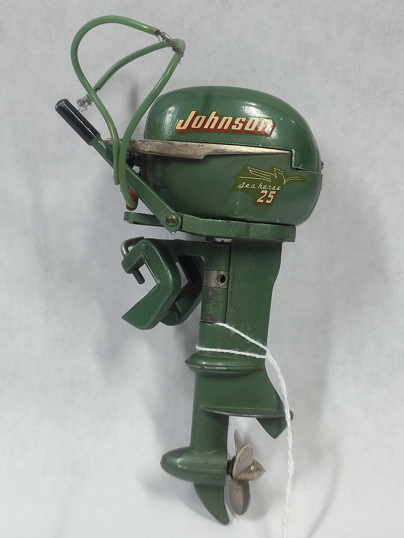 1950's K & O Johnson Sea Horse 25 HP Toy Outboard Motor Battery Op w/ Mount Made in Japan: good overall condition with original labeling and wires, untested measuring 5.5 in H 