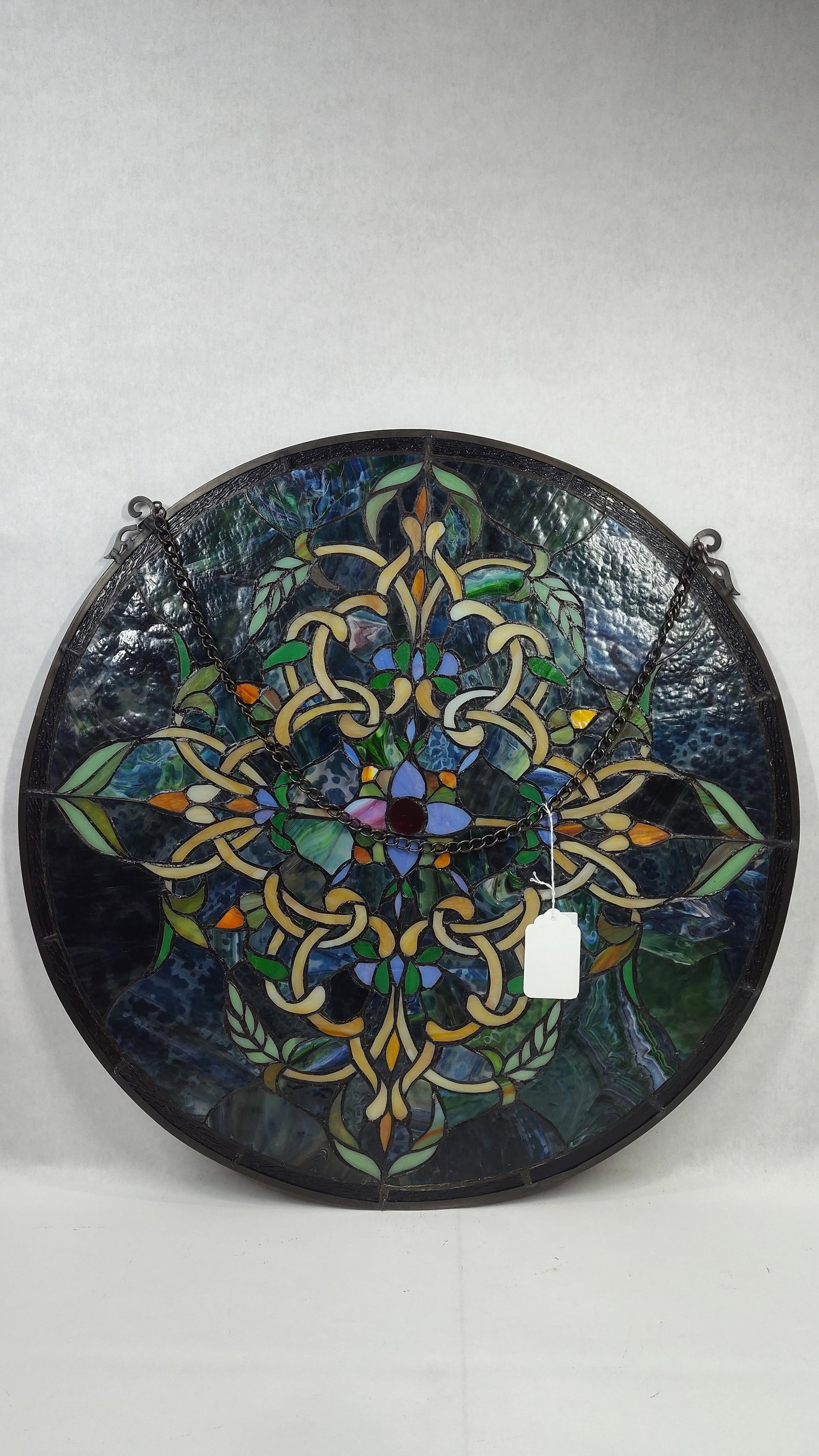 Stained Glass 24in panel: Beautiful piece in excellent condition! 24in diameter.