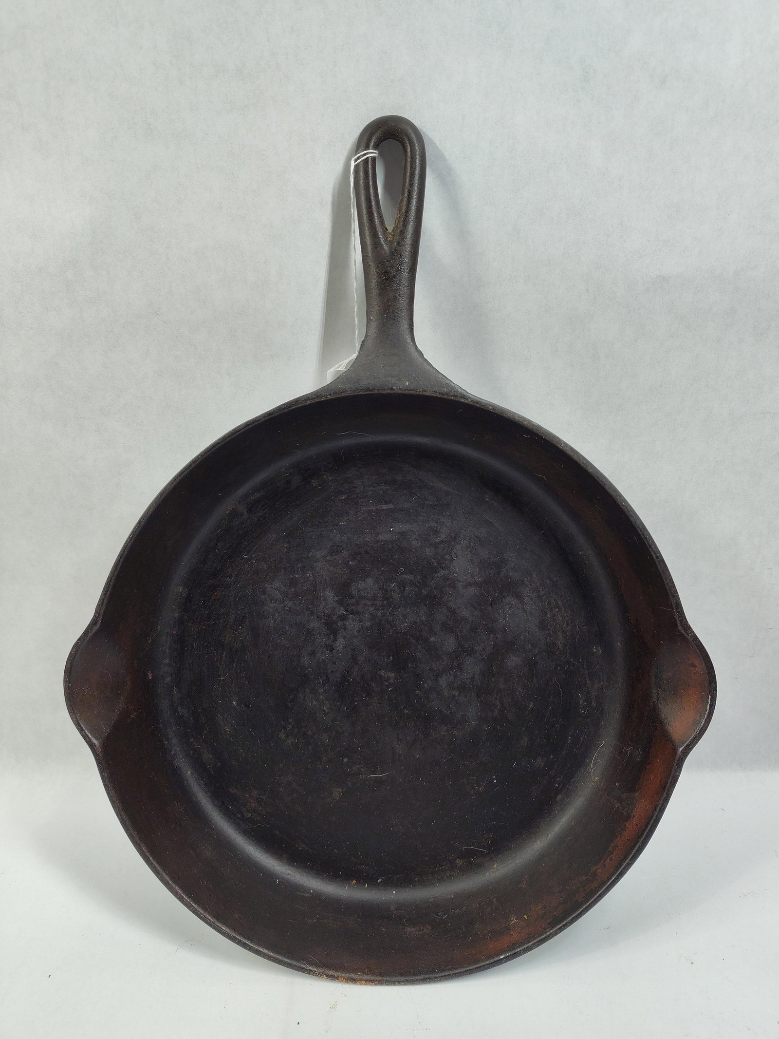 Victor No. 9 Cast Iron Skillet with Heat Ring: Thiscast iron skillet, size number 9, is part of the Victor line produced by the Griswold Manufacturing Company in Erie, Pennsylvania. The vessel is made of cast iron and features a traditional circul