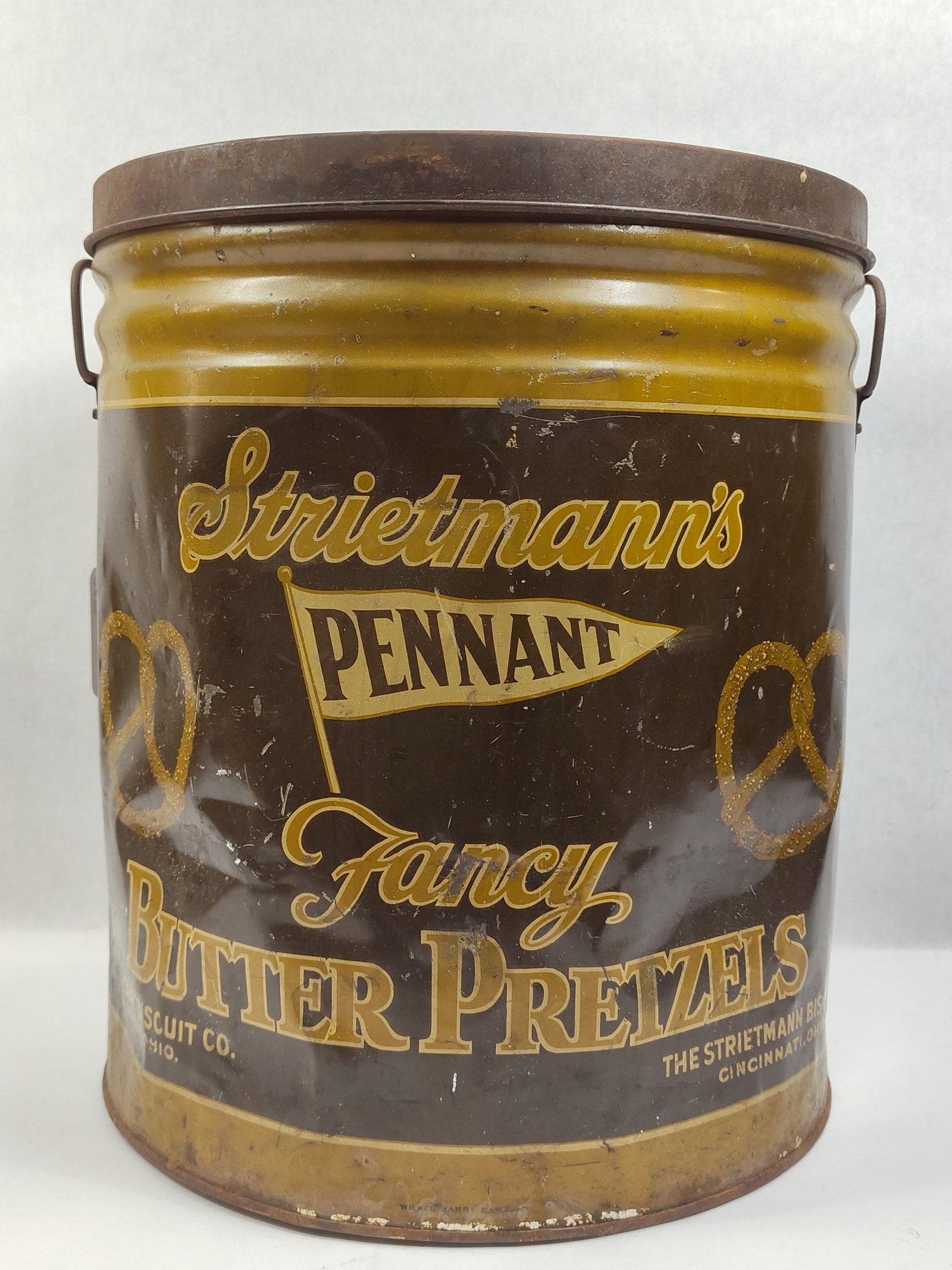 Early 20th Century Strietmann's Pennant Fancy Butter Pretzels Lithographed Advertising Tin (1 of 6)