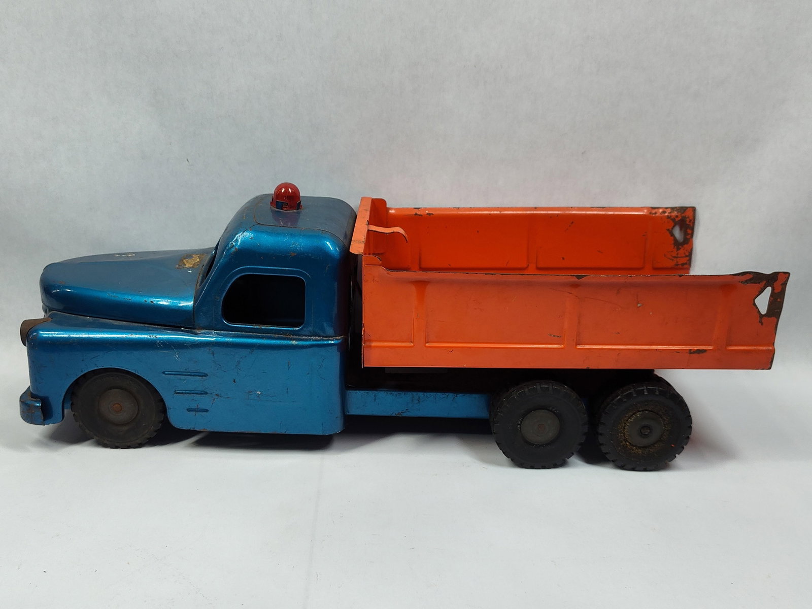 Structo Toys Six-Wheel Dump Truck (1 of 7)