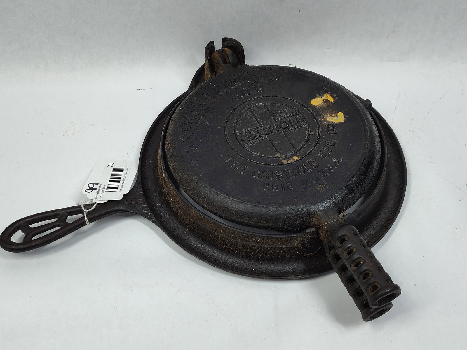 Griswold No. 8 American Cast Iron Waffle Iron with High Base: A cast iron No. 8 American waffle iron manufactured by The Griswold Manufacturing Company of Erie, Pennsylvania. The set comprises two circular waffle paddles and a matching high-base frame. The