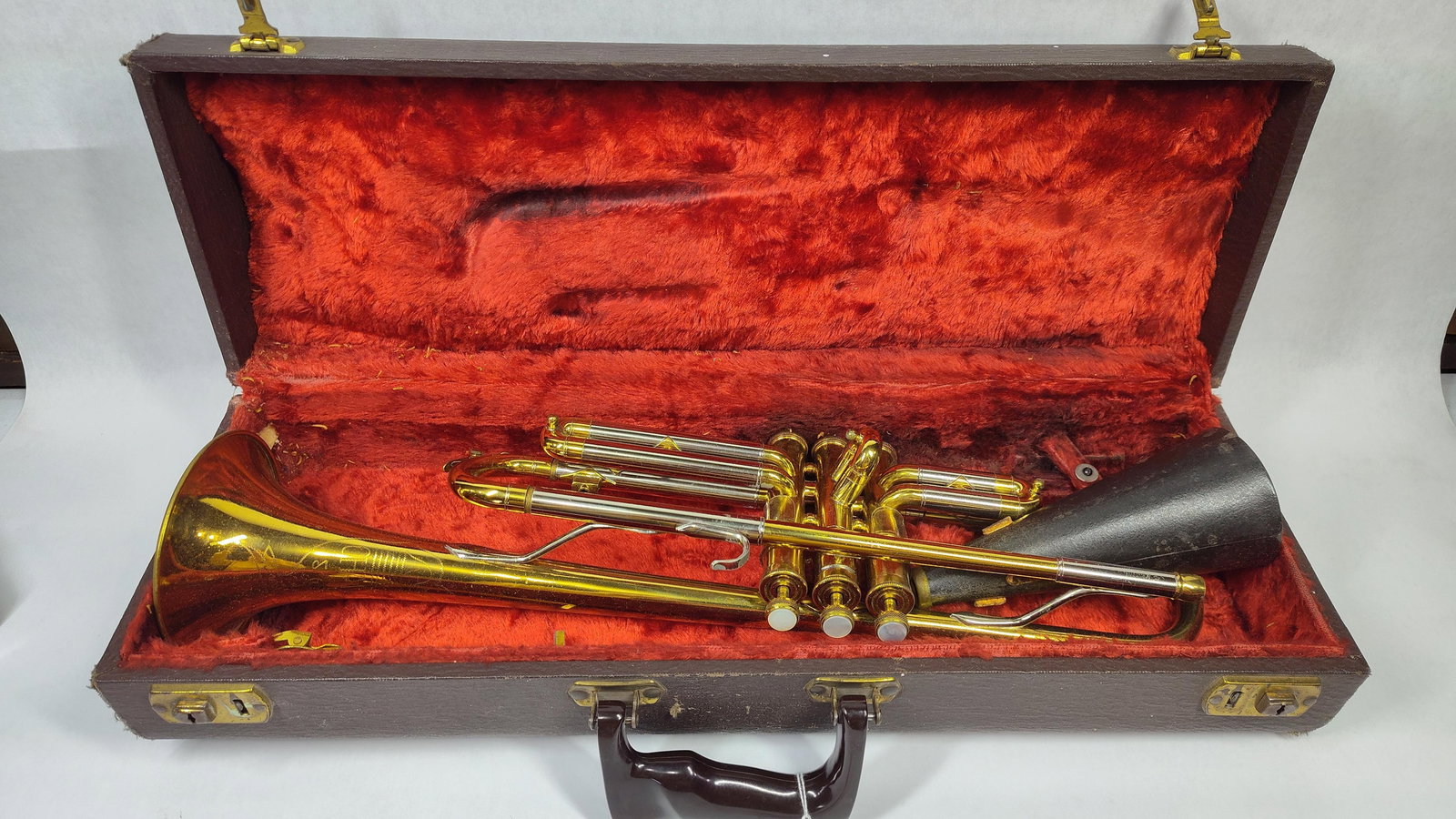Champion Brass B-flat Trumpet with Hardshell Case and Mute, Serial Number 53769 (1 of 4)