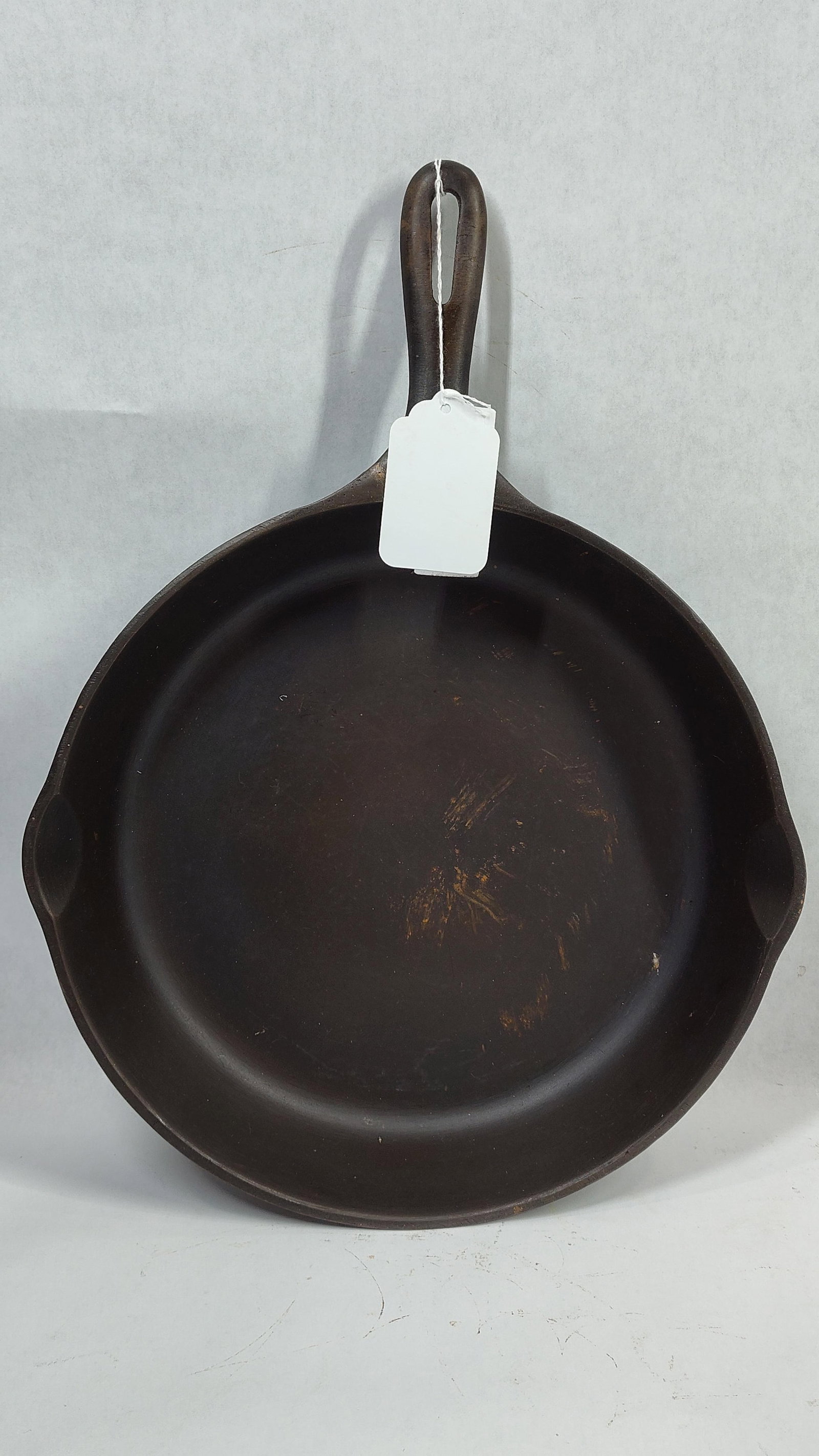 11 3/4 Inch Cast Iron Skillet (1 of 3)