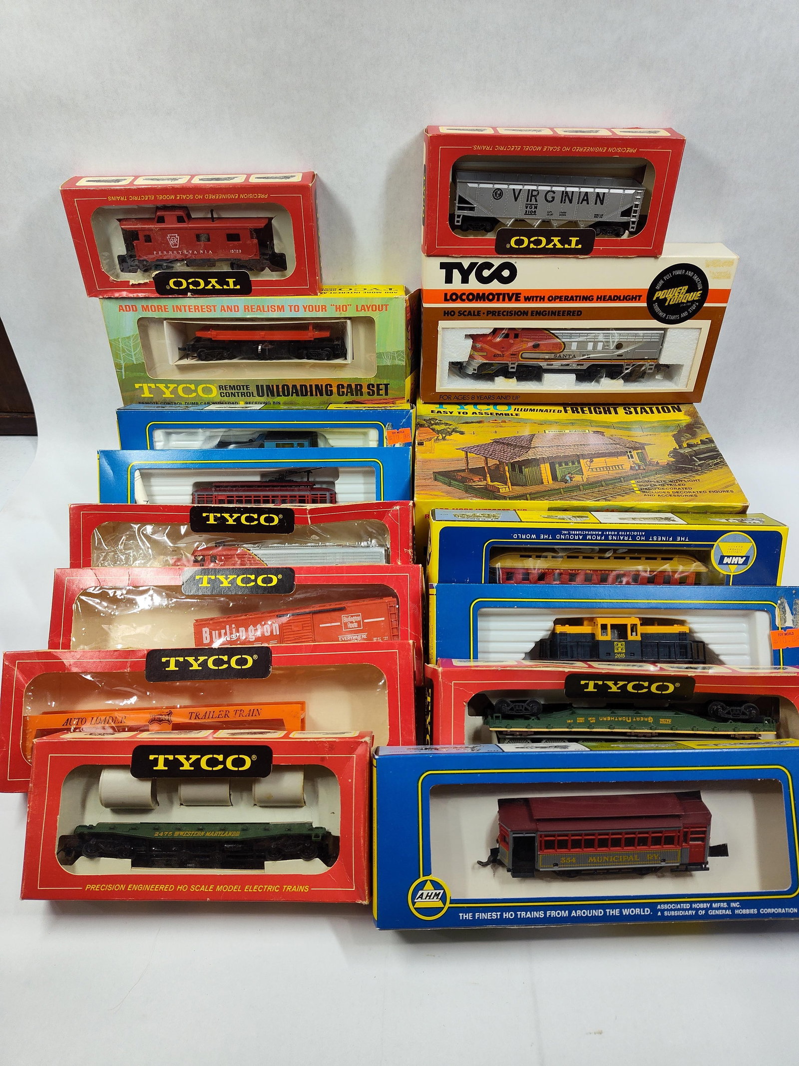 14TYCO and AHM HO Scale Model Train Items and Accessories in Original Boxes (1 of 7)