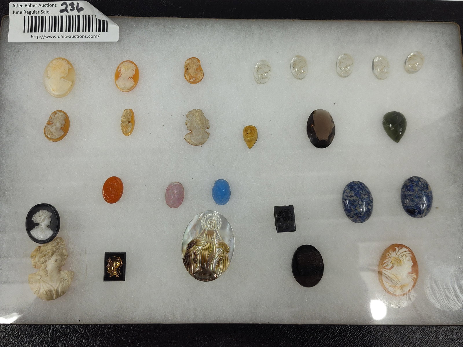 24 Assorted Carved Shell Cameos and Loose Gemstones (1 of 5)