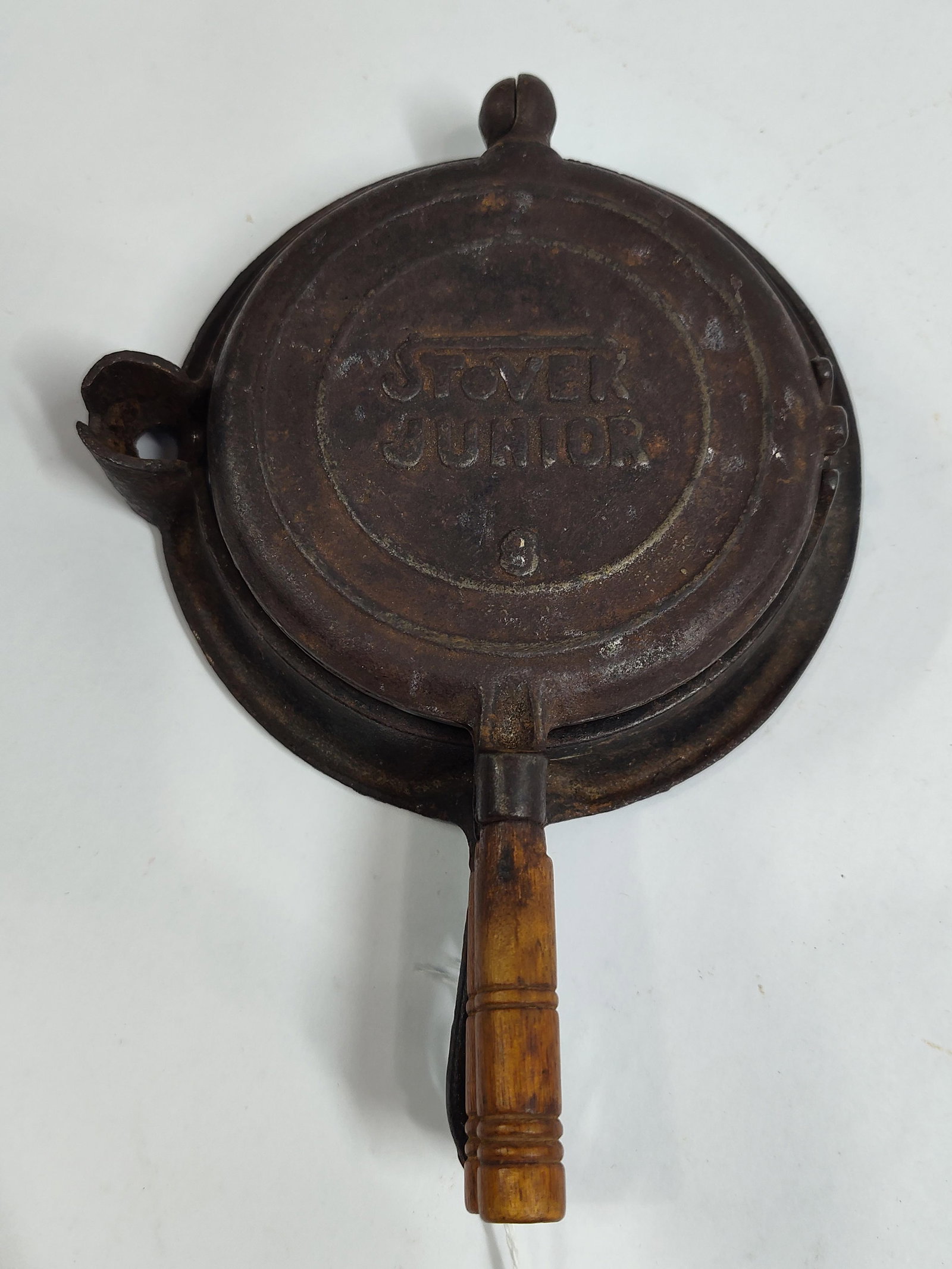 Antique Stover Junior No. 8 Cast Iron Waffle Iron with Base (1 of 4)