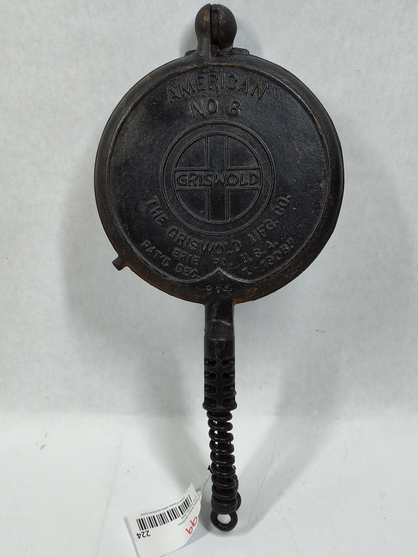Antique Griswold No 8 American and Puritan Cast Iron Waffle Iron Paddles: A pair of antique cast iron waffle iron paddles manufactured by the Griswold Manufacturing Company of Erie, Pennsylvania. The set comprises two distinct paddles that function as a hinged unit. One pad