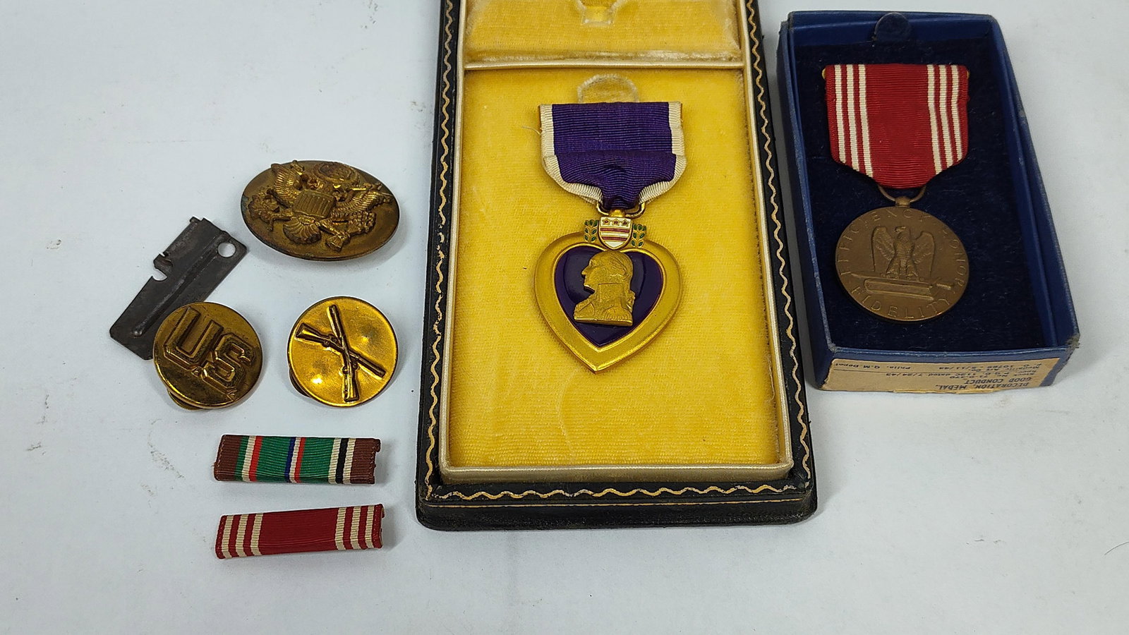 A Group of WWII US Army Infantry Medals, Uniform Insignia, and Field Equipment (1 of 6)