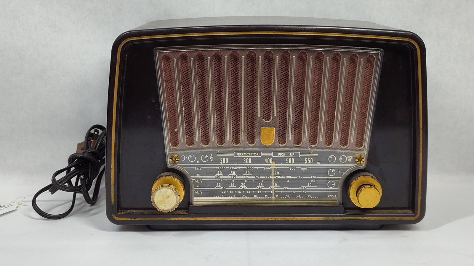 Philips BX335UBakelite Tabletop Tube Radio (1 of 3)