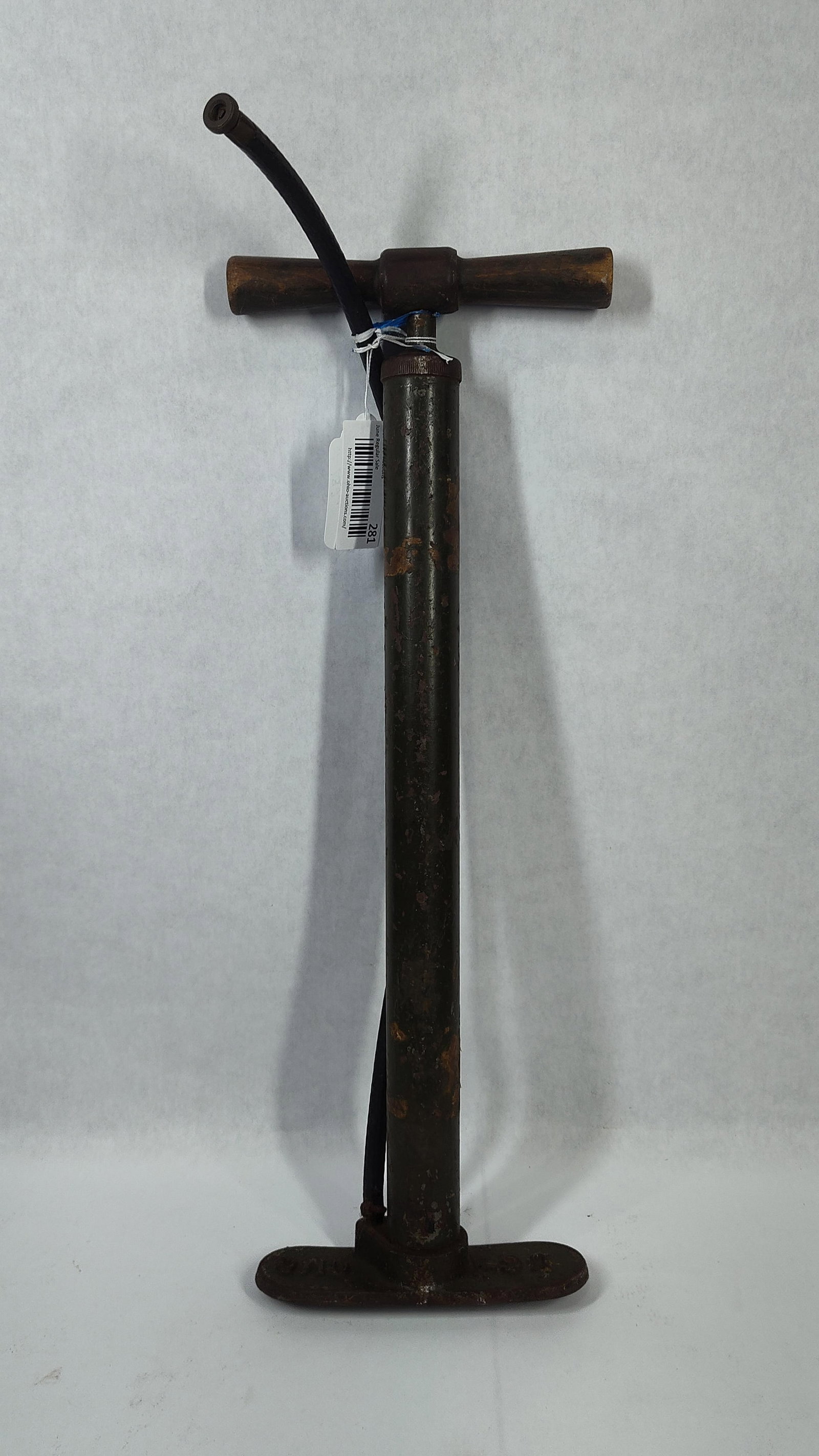 WWII US Military QMC Jeep Tire Pump (1 of 4)