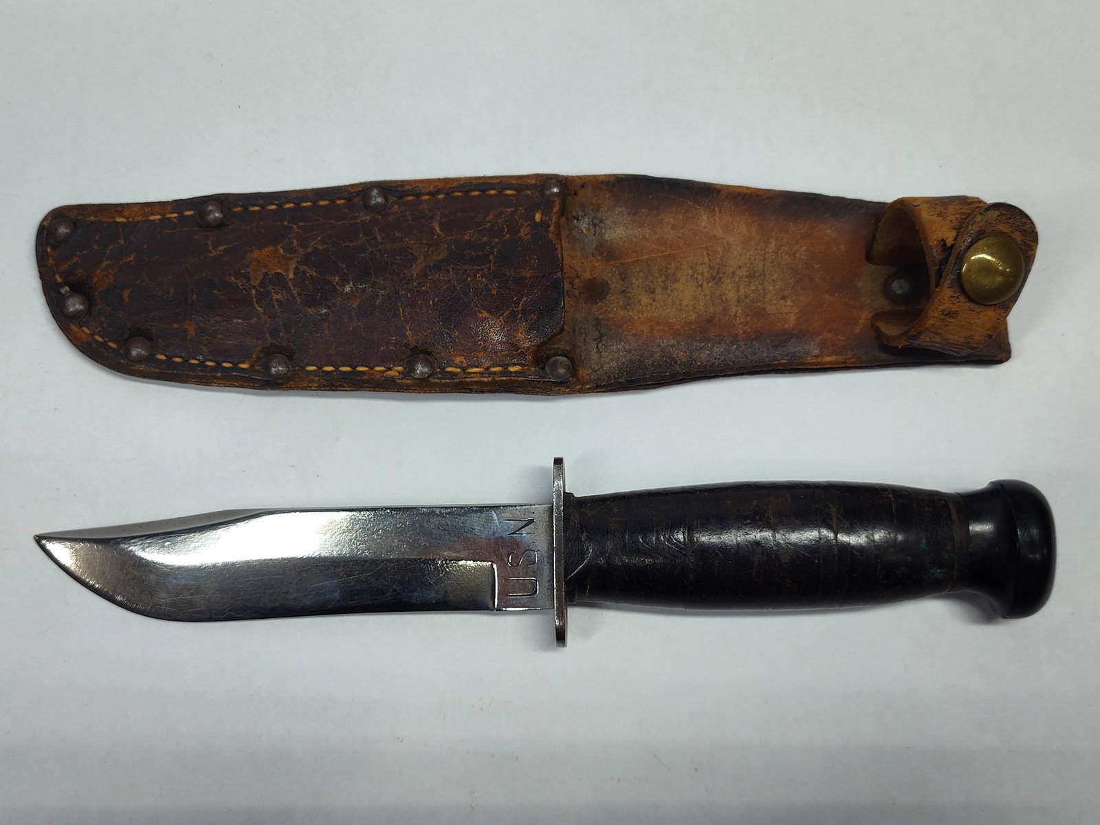 WWII US Navy Mark 1 Utility Knife with Leather Sheath by Camillus (1 of 3)
