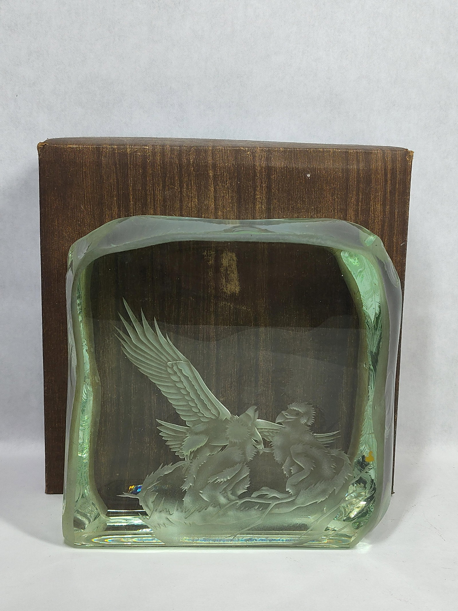 Michael Vaters Intaglio Carved Crystal Eagle and Chick Sculpture: A substantial glass block sculpture by Michael Vaters, produced by Artistry In Glass, Carved Crystal, Inc. The piece is crafted from a thick, heavy slab of clear glass with a subtle pale green tint an