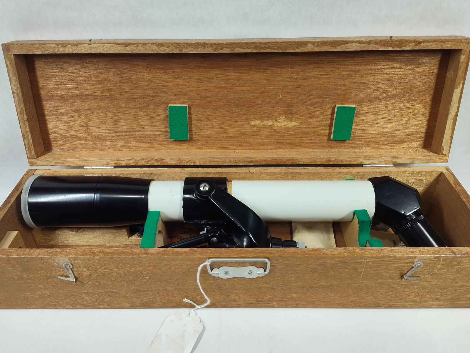 Japanese Tabletop Refracting Telescope Set in Fitted Wooden Case (1 of 6)