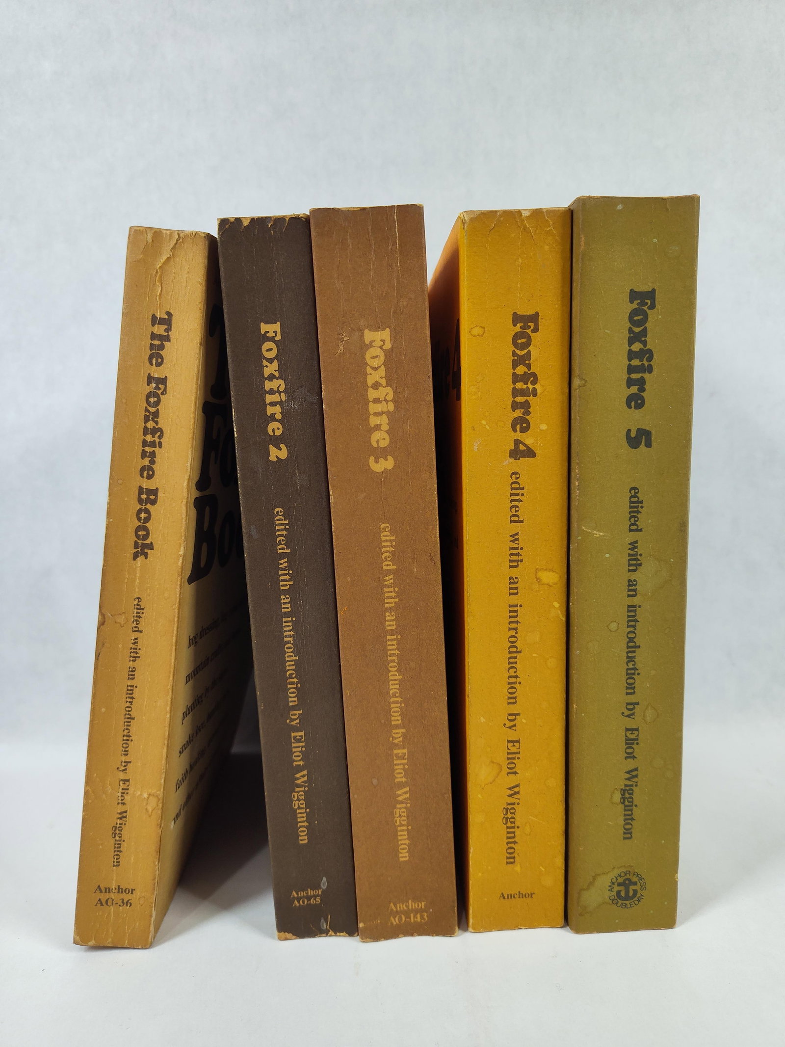 Wigginton, Eliot (Ed.). A Set of Foxfire Series Volumes. Anchor Books, 1972-1979. (1 of 6)
