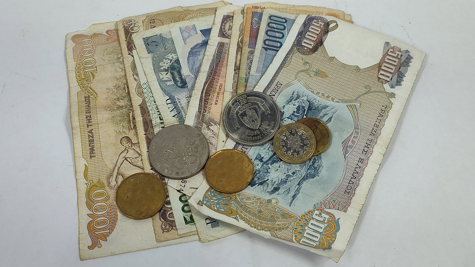 World Banknotes and Coins Including UK, GR, IT, and BZ (1 of 3)