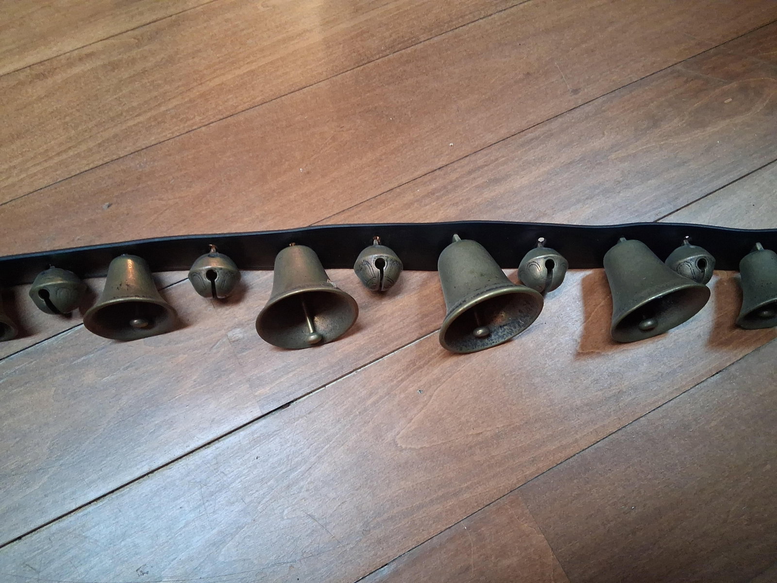 Brass Harness Sleigh Bells (1 of 5)
