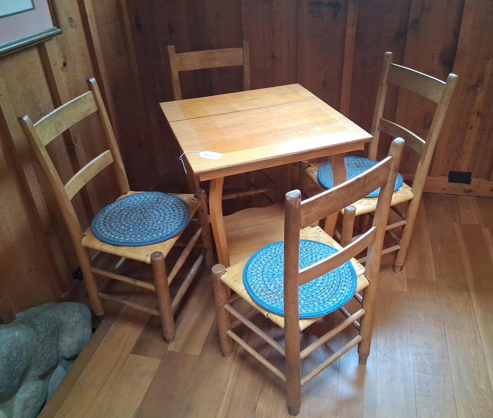 A Set of Early American Style Oak Dining Furniture (1 of 7)