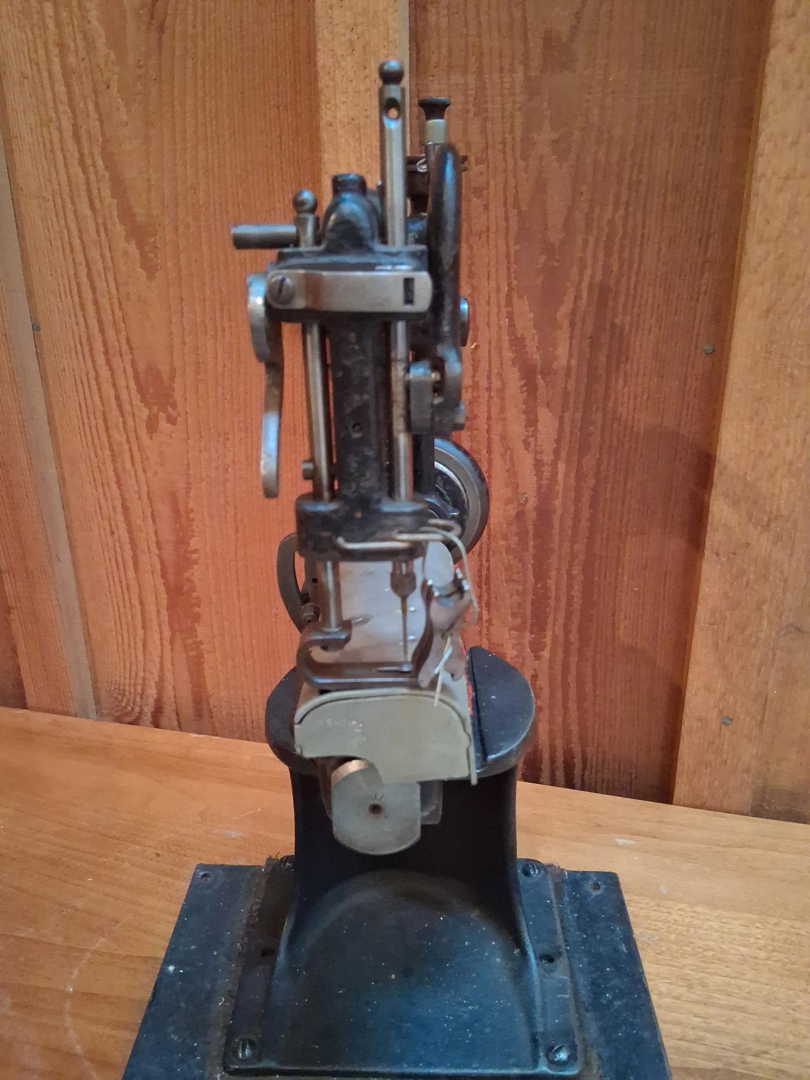 Feldman Millinery Cylinder Bed Sewing Machine - 9