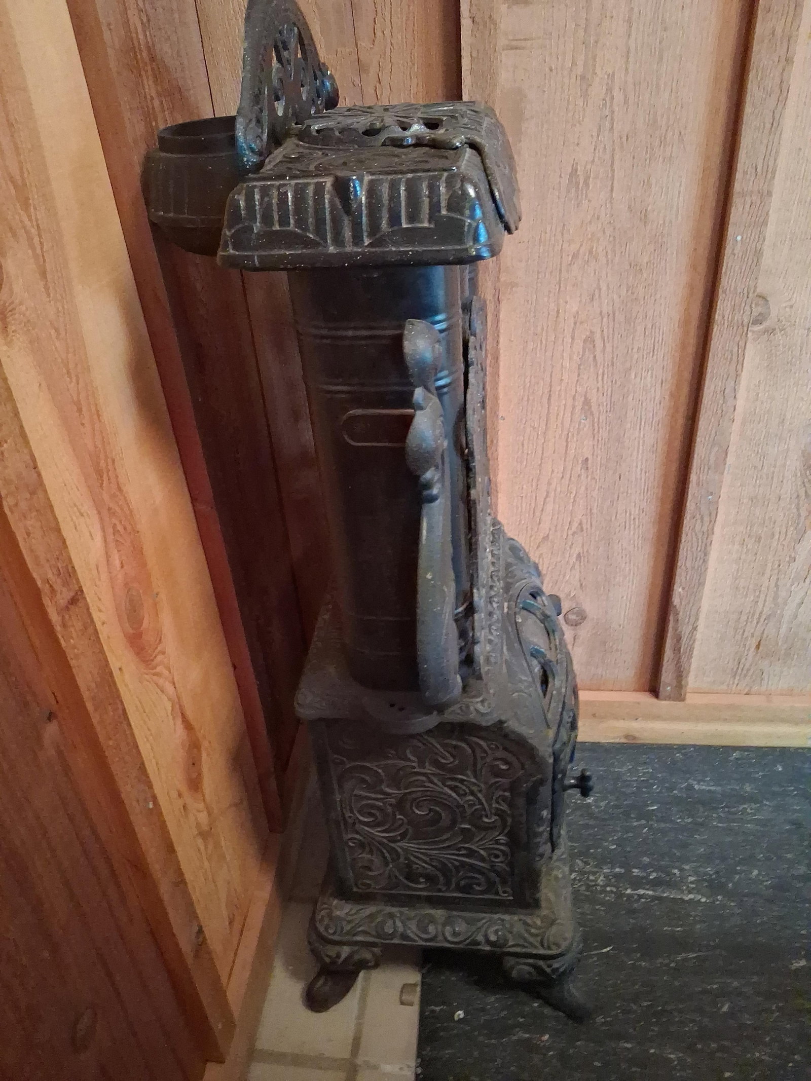 Cast iron Parlor Stove - 6
